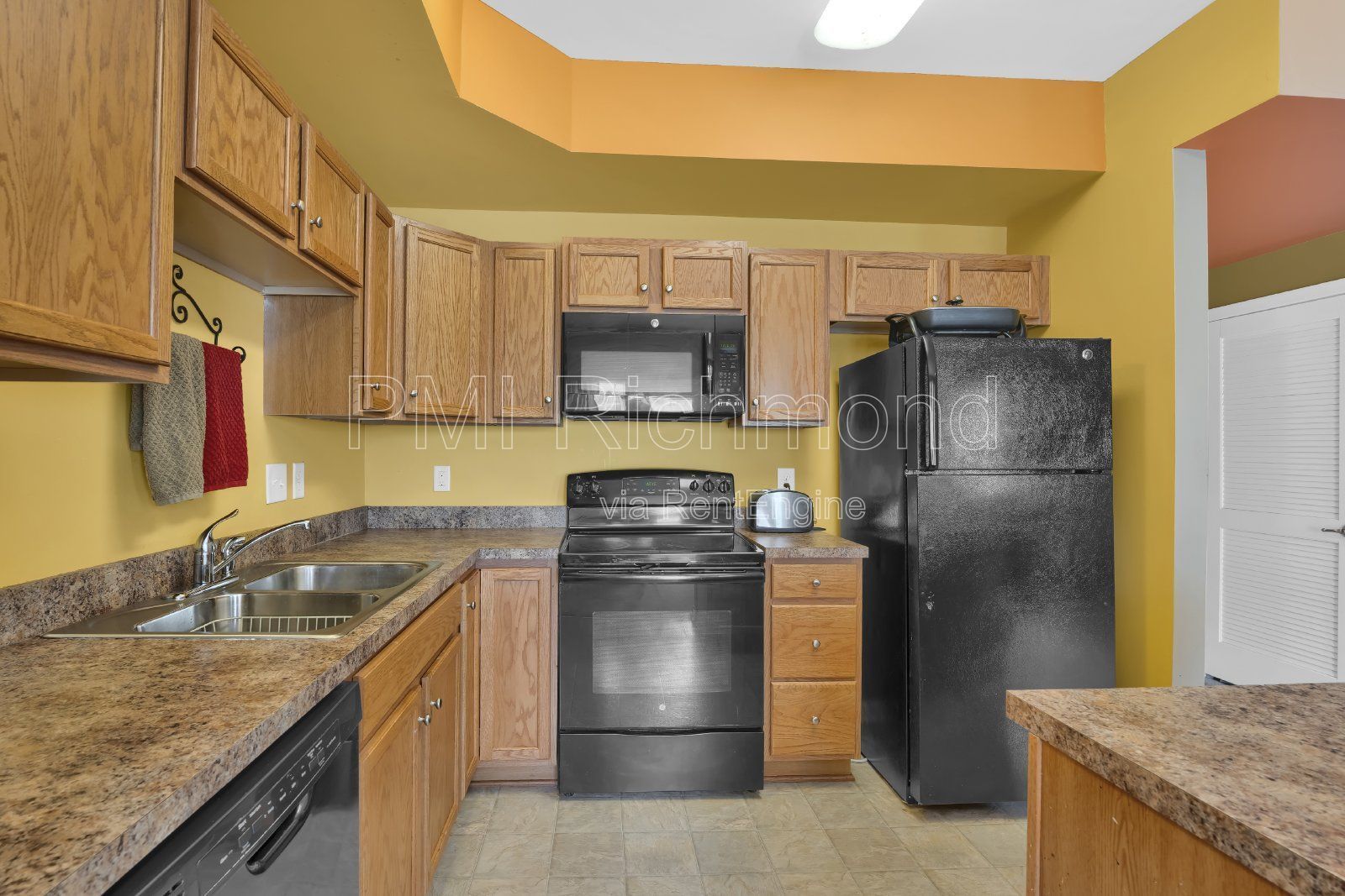 Welcome to The Bluffs at Bell Creek with this Charming 3-Bed Townhouse in Mechanicsville! property image