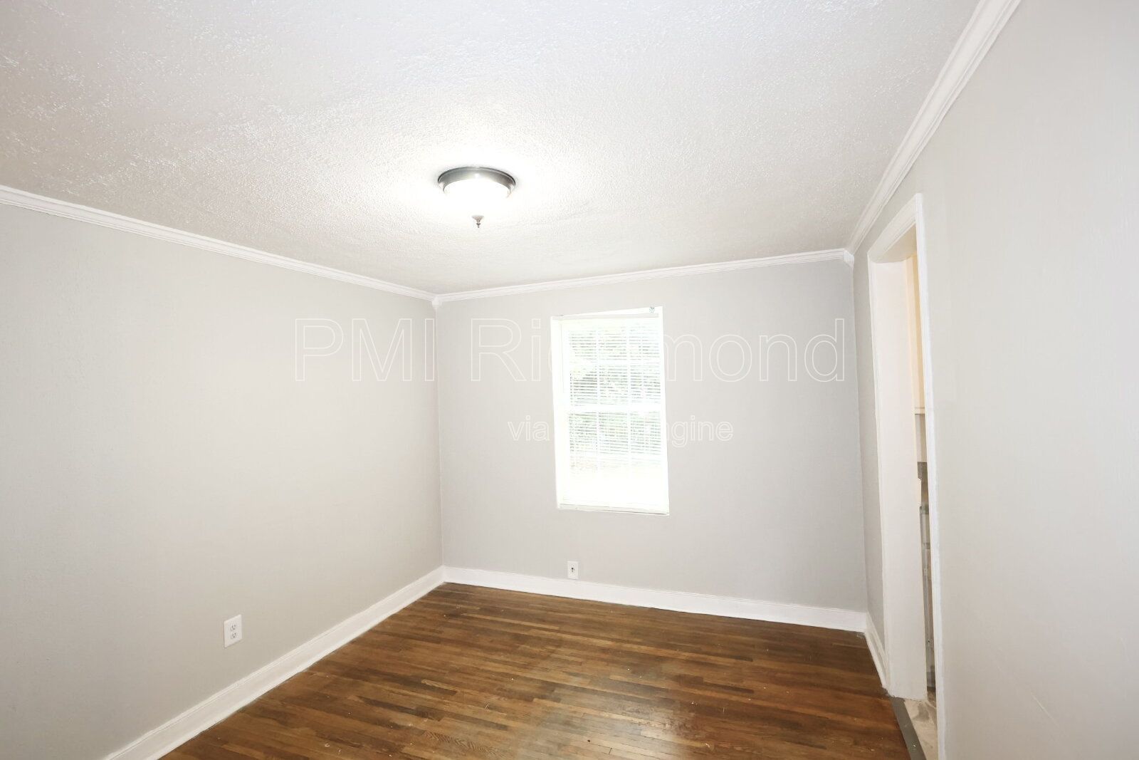 Lovely 3-Bed Home Perfectly located in Lakeside! property image