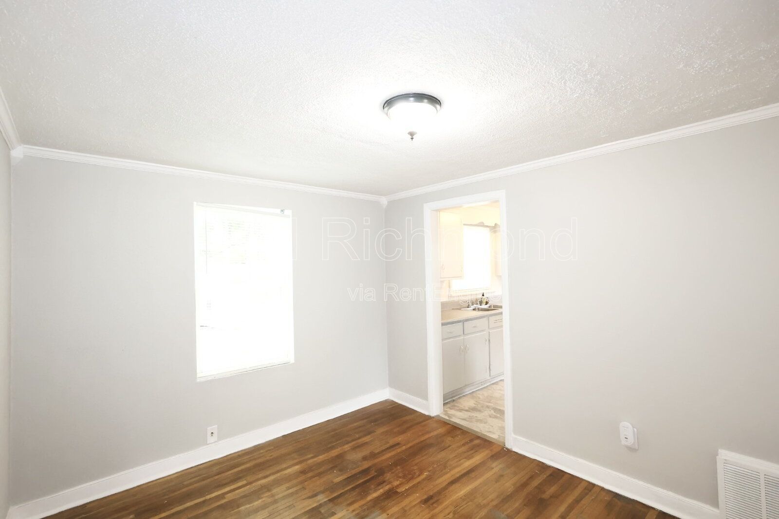 Lovely 3-Bed Home Perfectly located in Lakeside! property image
