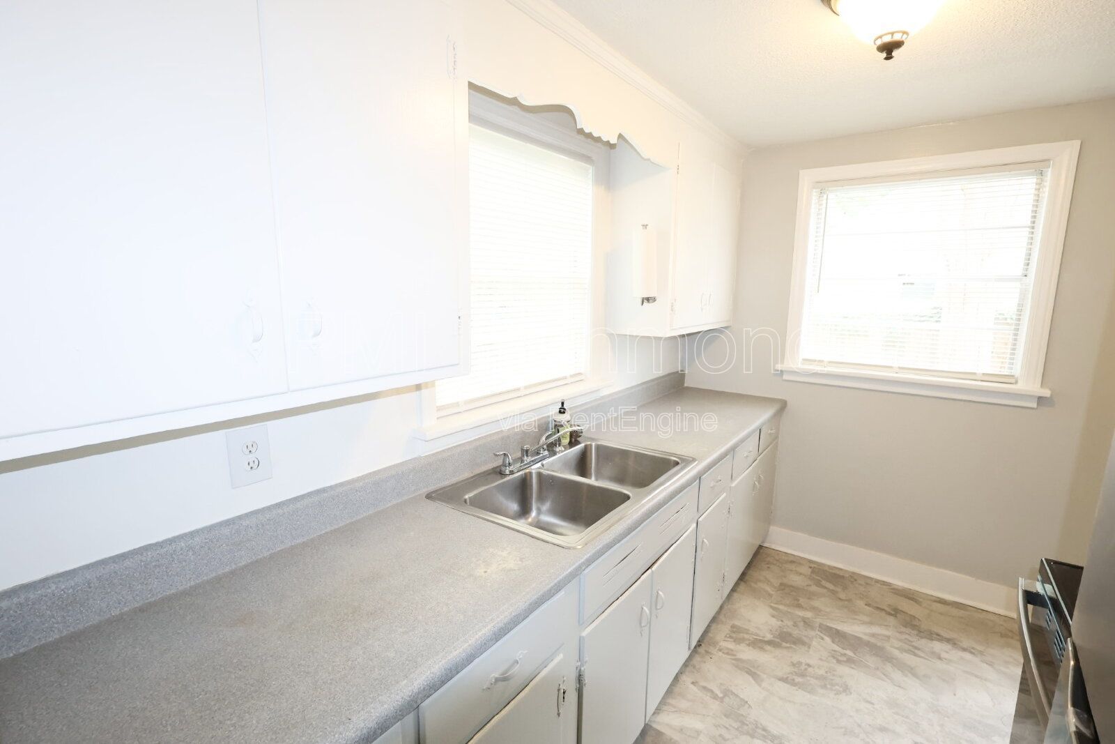 Lovely 3-Bed Home Perfectly located in Lakeside! property image