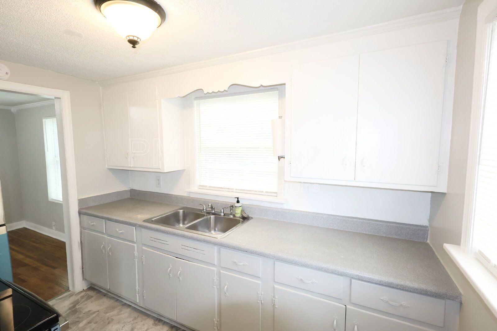 Lovely 3-Bed Home Perfectly located in Lakeside! property image