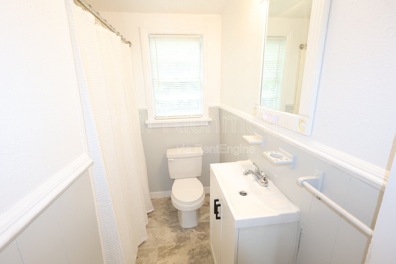 Lovely 3-Bed Home Perfectly located in Lakeside! property image