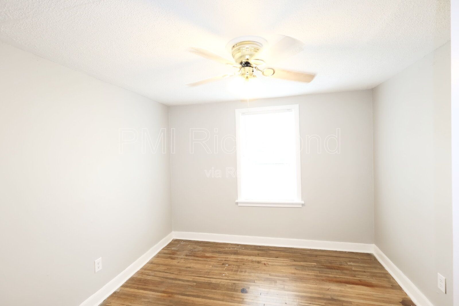 Lovely 3-Bed Home Perfectly located in Lakeside! property image