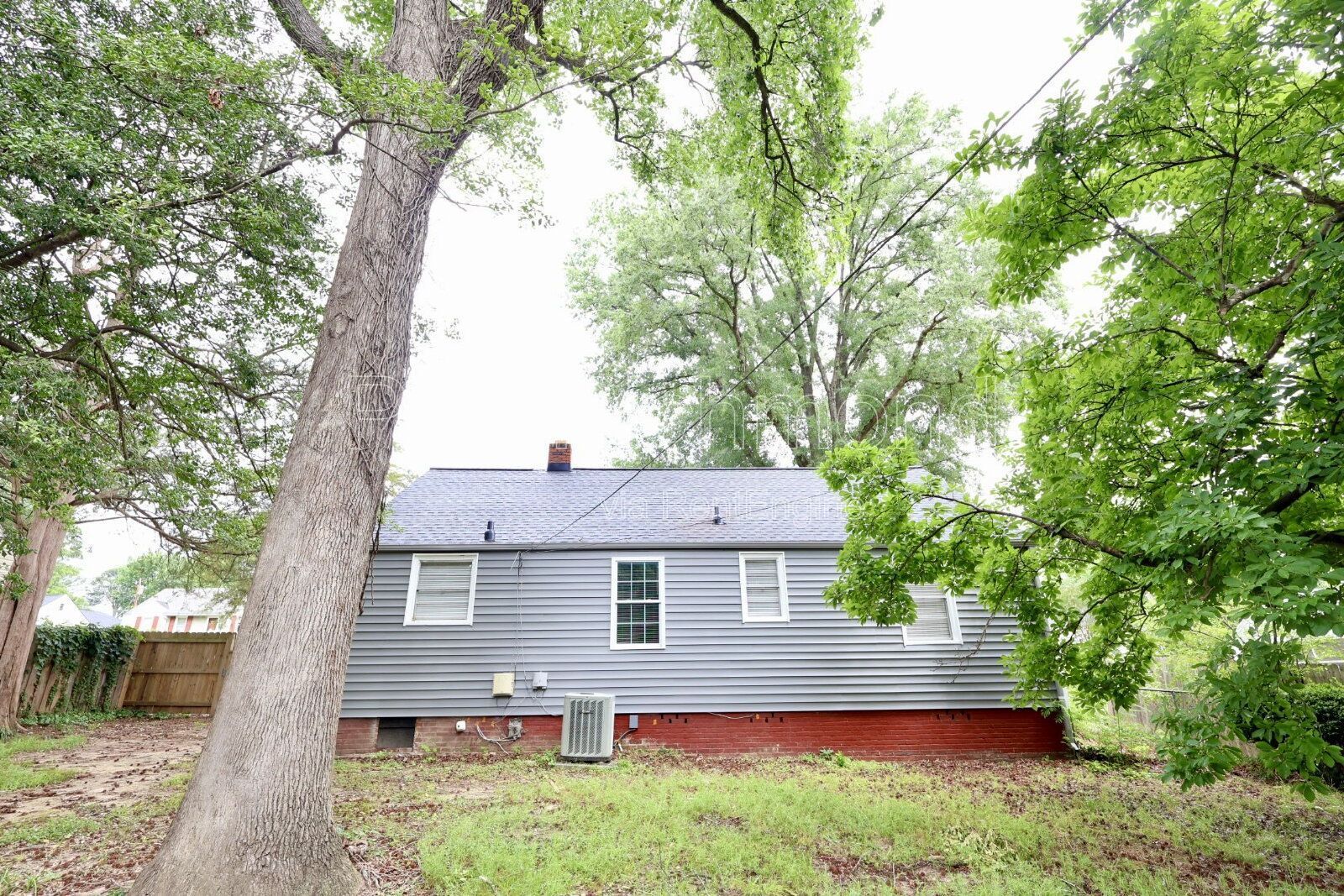 Lovely 3-Bed Home Perfectly located in Lakeside! property image