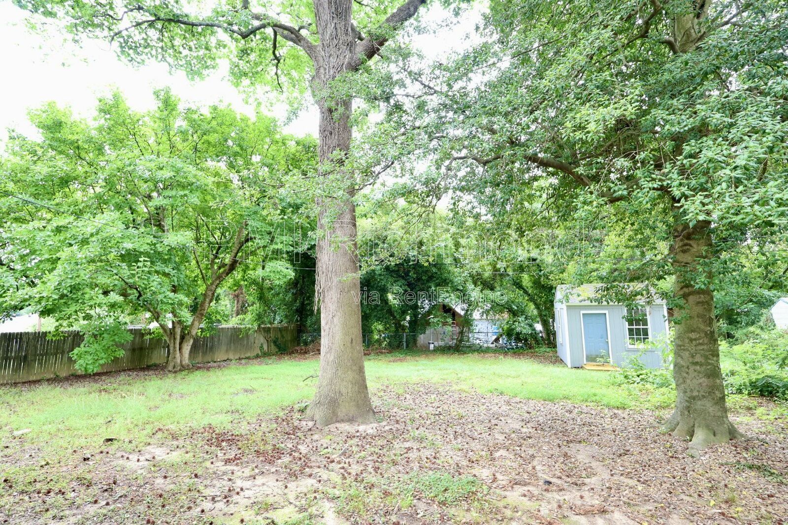 Lovely 3-Bed Home Perfectly located in Lakeside! property image