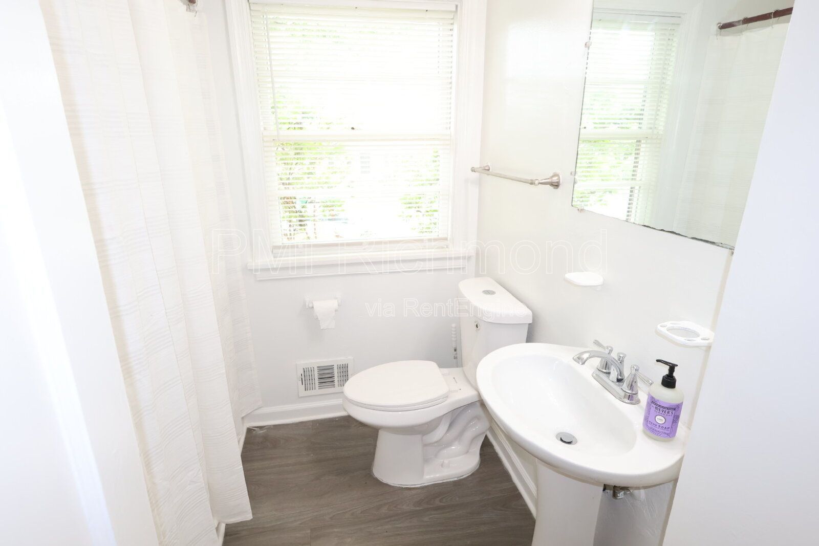 Quaint 3-Bed Home with Beautiful Hardwood Floors! property image