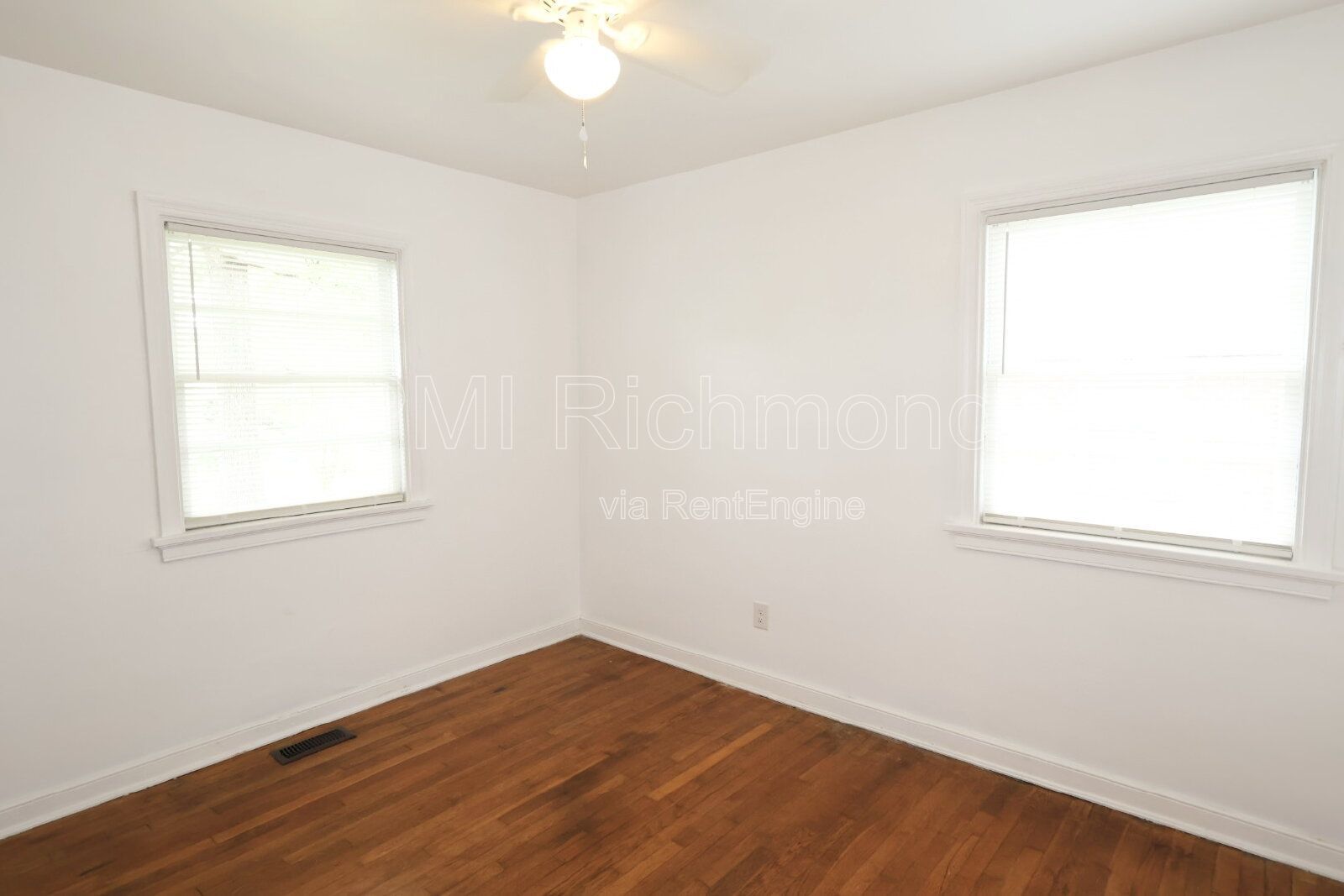 Quaint 3-Bed Home with Beautiful Hardwood Floors! property image
