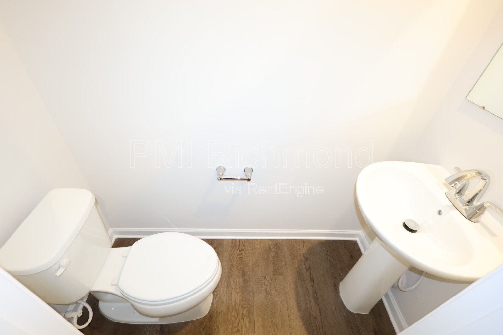 Gorgeous 3-Bed Townhouse with Modern Upgrades in Richmond! property image