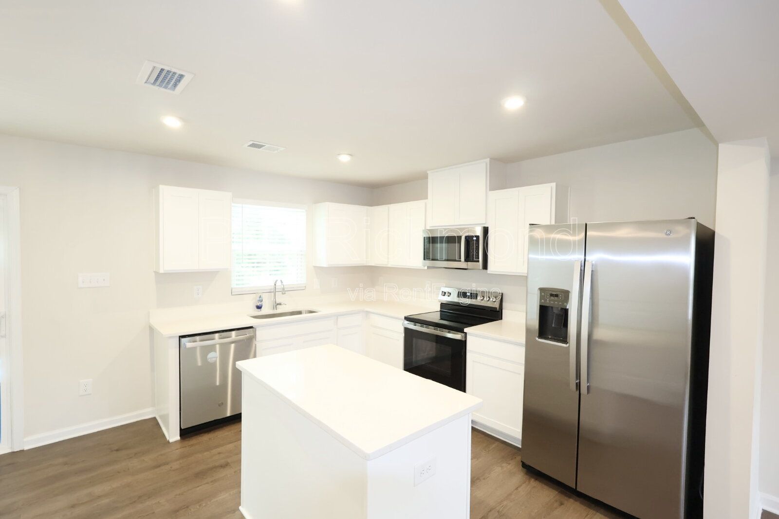 Gorgeous 3-Bed Townhouse with Modern Upgrades in Richmond! property image