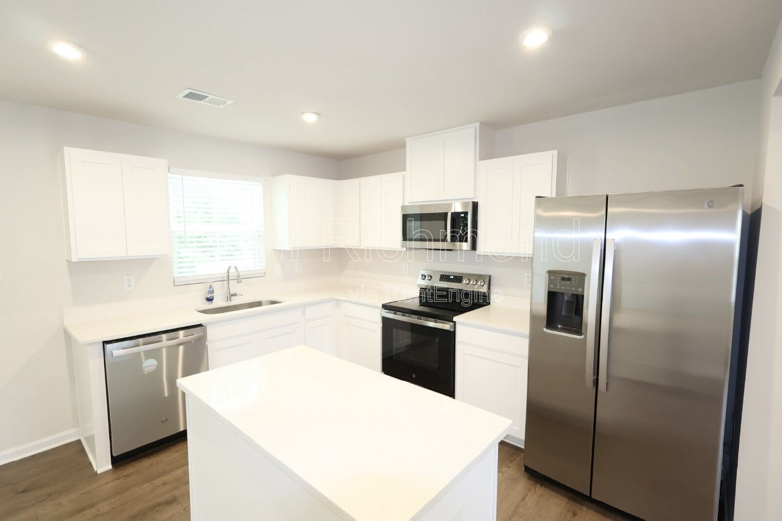 Gorgeous 3-Bed Townhouse with Modern Upgrades in Richmond! property image