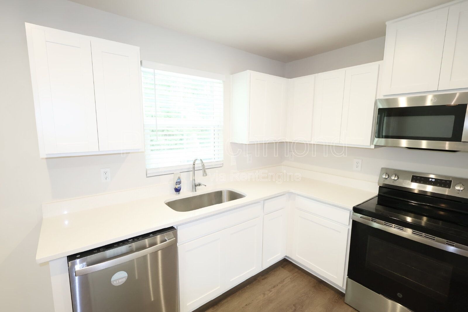Gorgeous 3-Bed Townhouse with Modern Upgrades in Richmond! property image