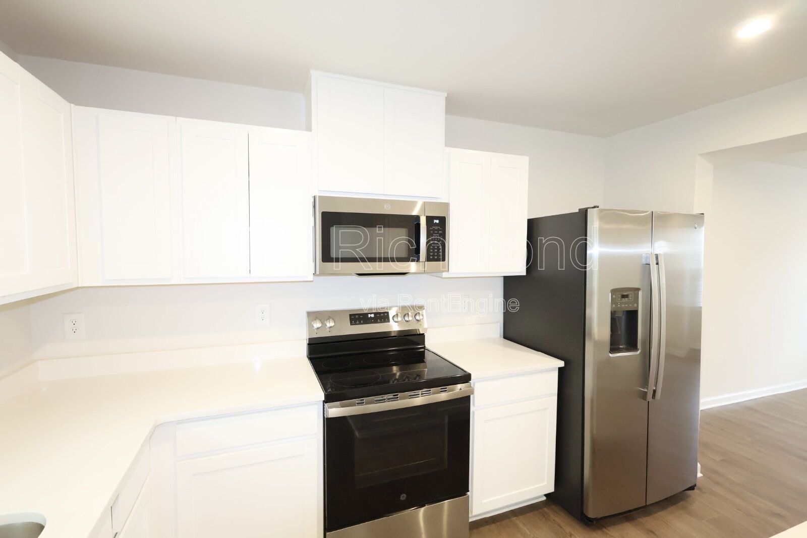 Gorgeous 3-Bed Townhouse with Modern Upgrades in Richmond! property image