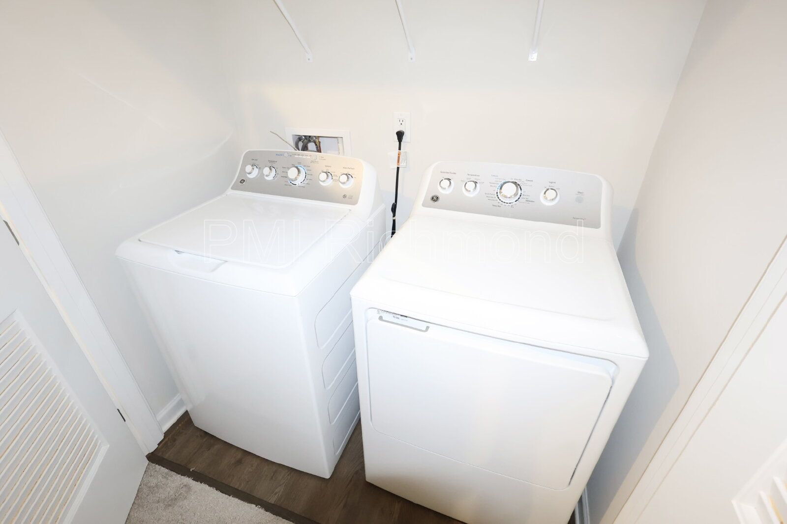 Gorgeous 3-Bed Townhouse with Modern Upgrades in Richmond! property image