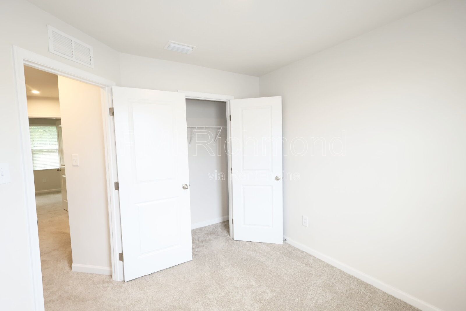 Gorgeous 3-Bed Townhouse with Modern Upgrades in Richmond! property image