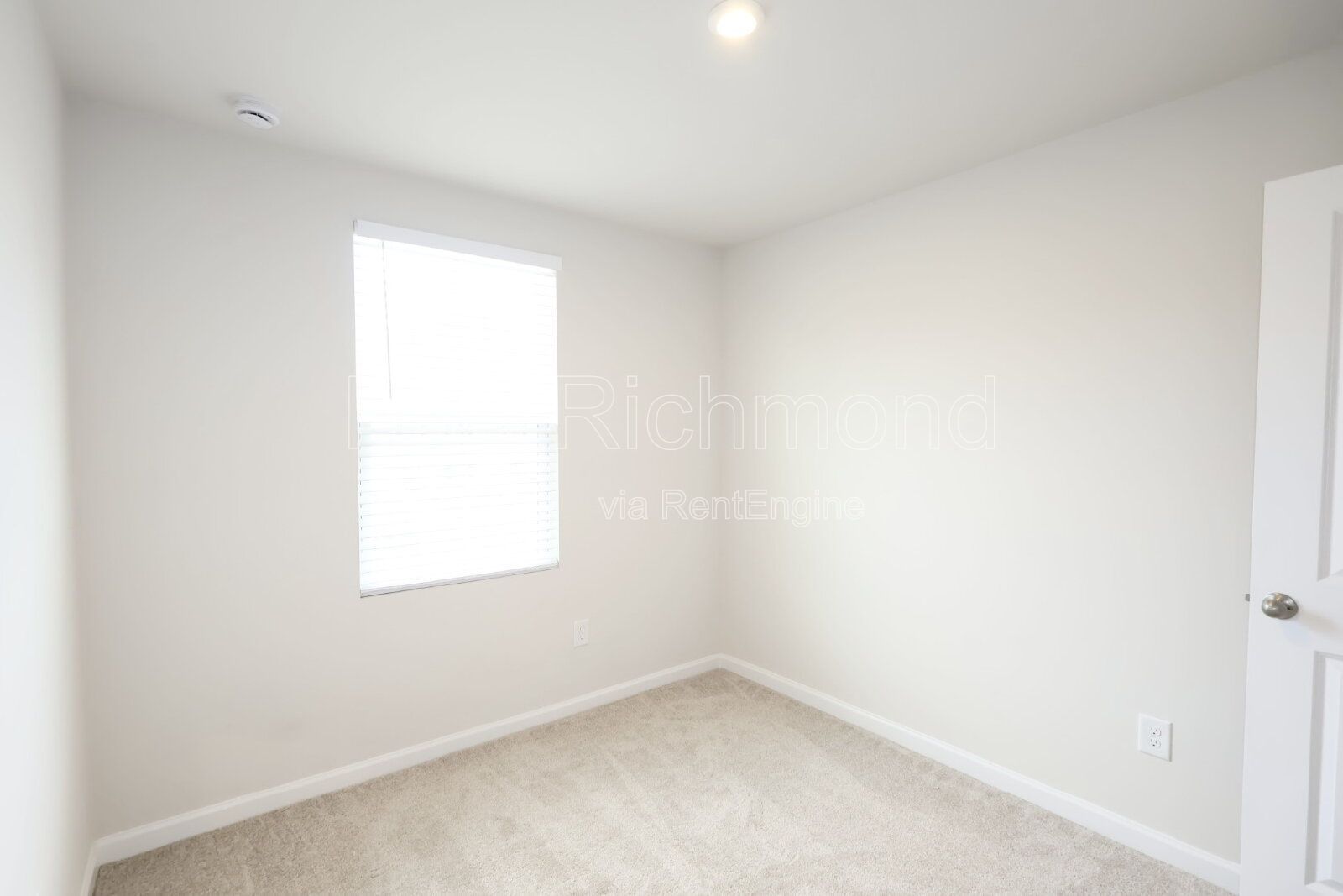 Gorgeous 3-Bed Townhouse with Modern Upgrades in Richmond! property image