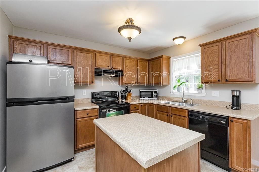 Beautiful 4-Bed Single Family Home in the Kings Grove Subdivision of Chesterfield! property image