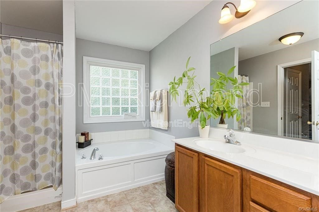 Beautiful 4-Bed Single Family Home in the Kings Grove Subdivision of Chesterfield! property image