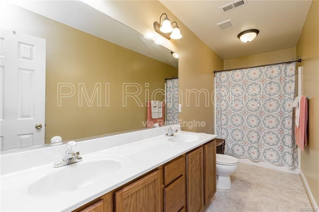 Beautiful 4-Bed Single Family Home in the Kings Grove Subdivision of Chesterfield! property image
