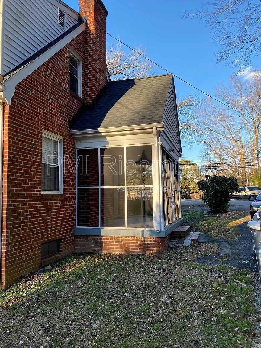 Charming 2-BR Home with Hardwood Floors & Cozy Screened-In Porch! property image