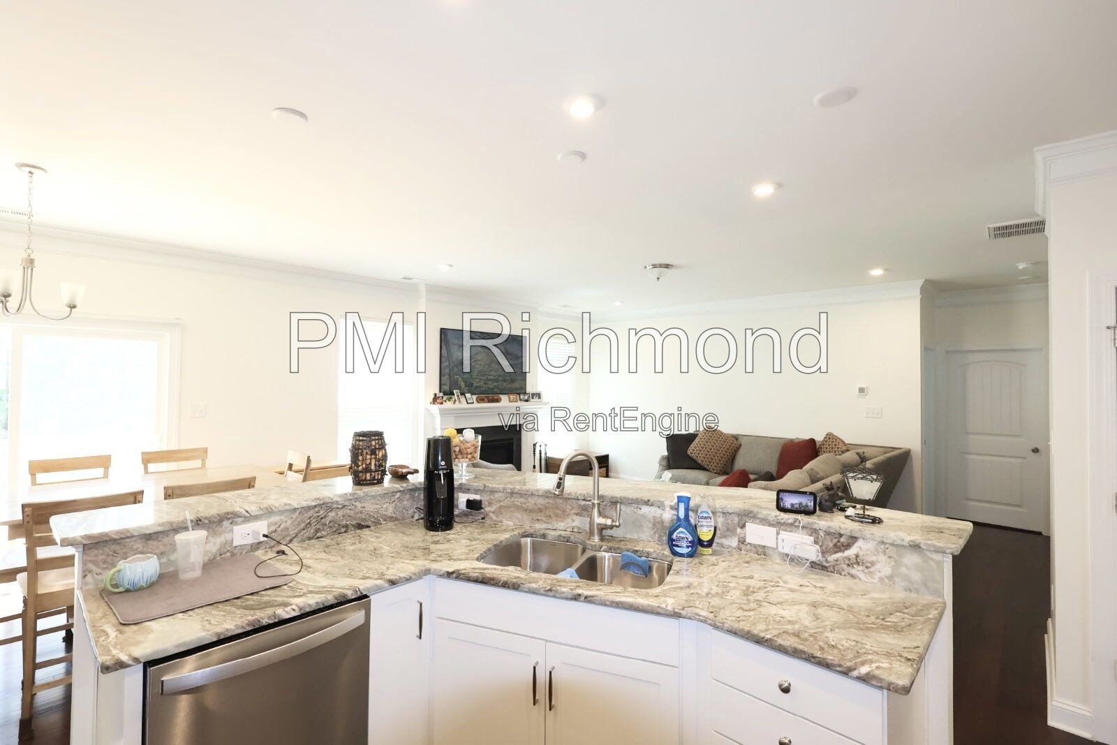 Stunning 4-Bed, 3-Bath Spacious Home in Woodlake! property image