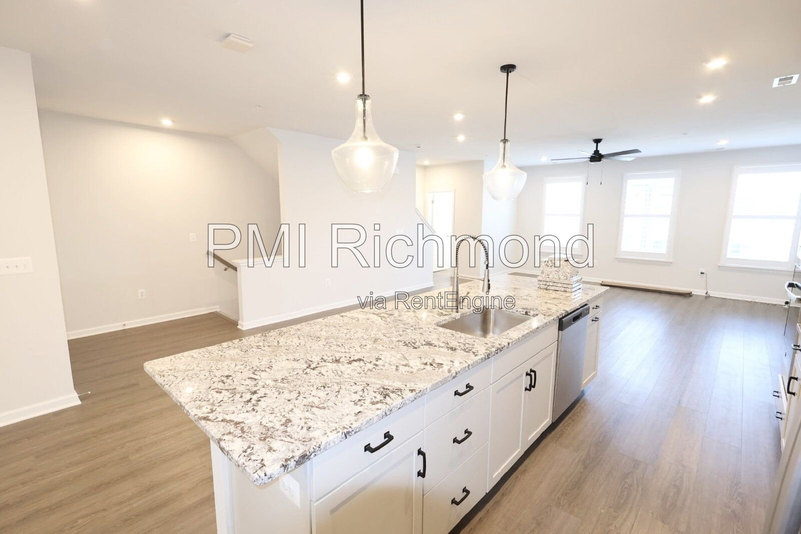 Stunning and Modern 3-Bed Townhome in Midlothian! property image