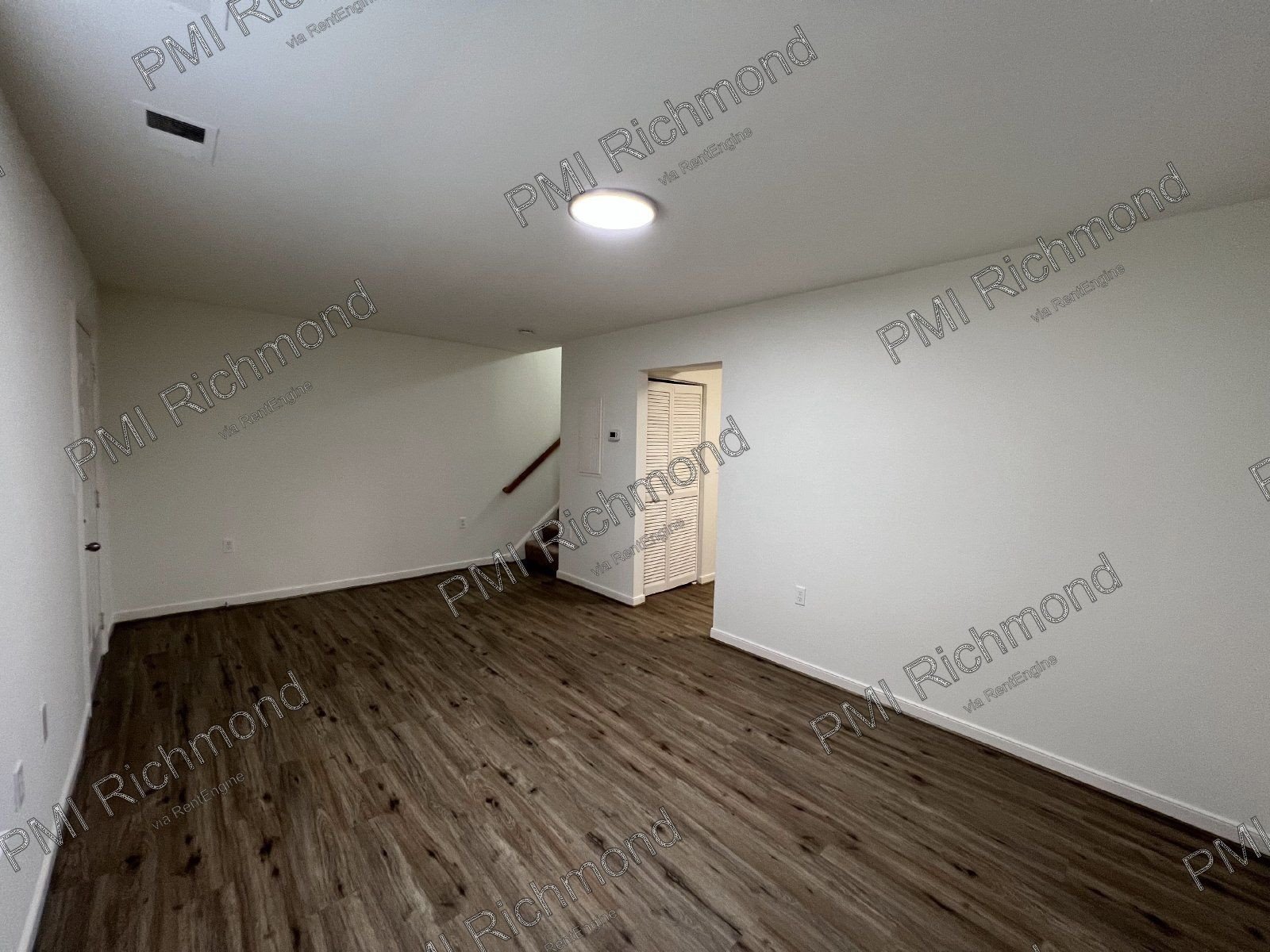 Desirable 2-Bedroom Corner Unit in The Villas Of Oakwood Community! property image