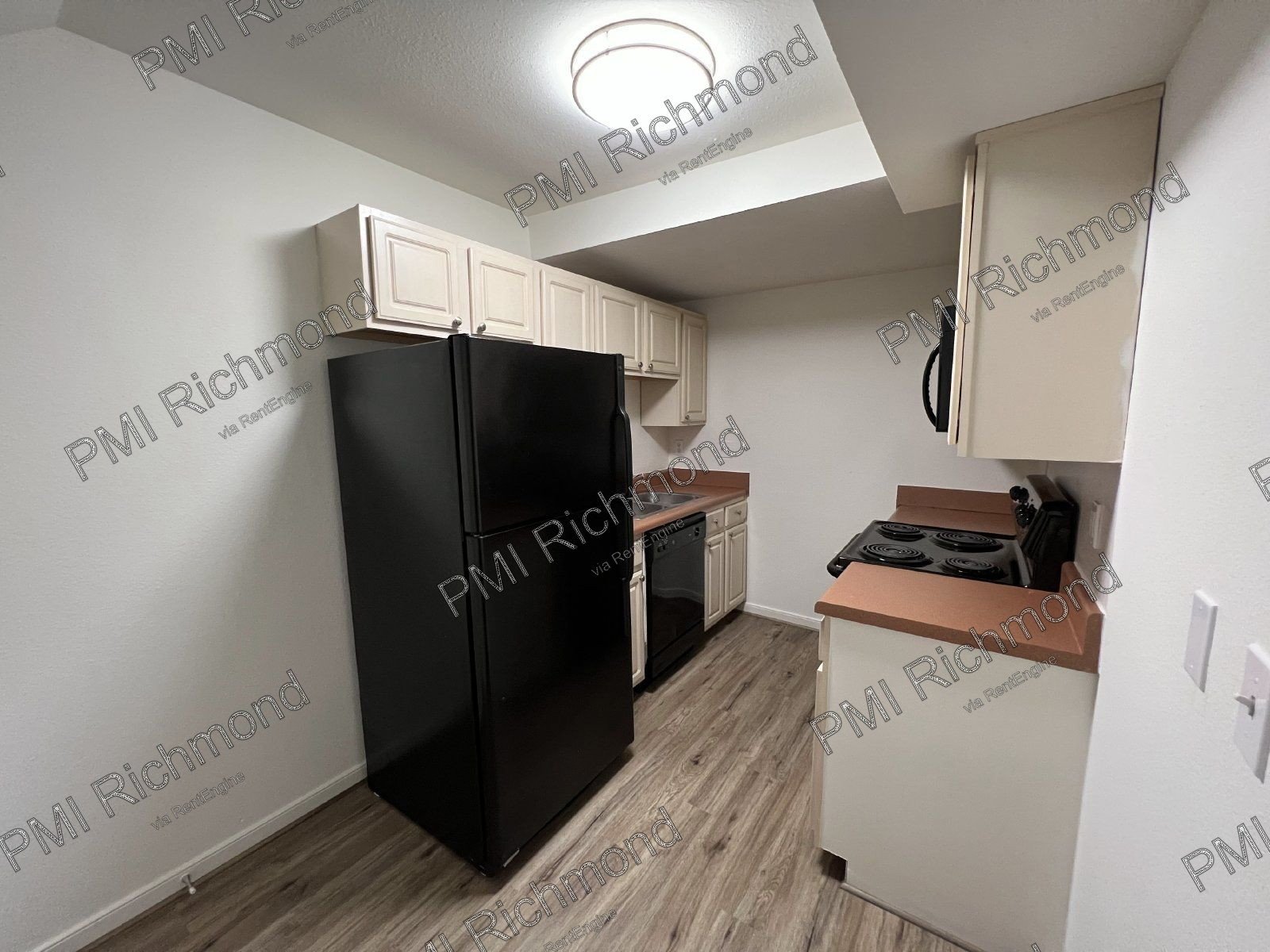 Desirable 2-Bedroom Corner Unit in The Villas Of Oakwood Community! property image