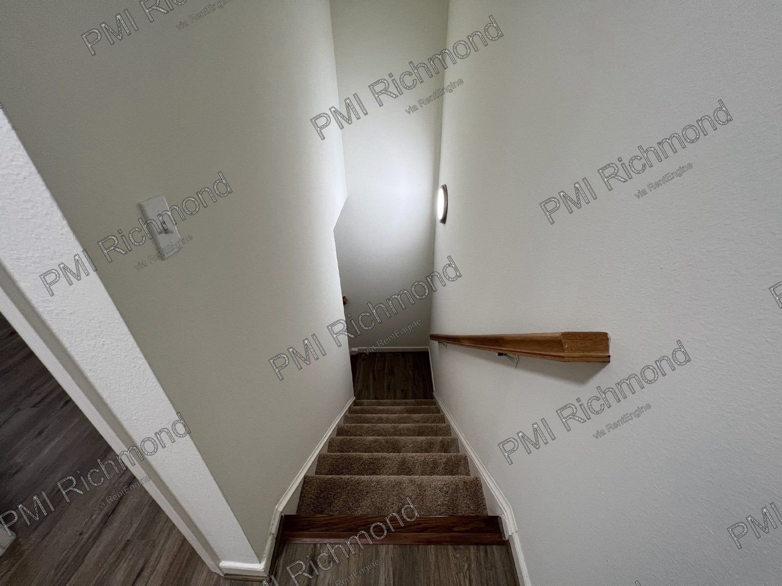Desirable 2-Bedroom Corner Unit in The Villas Of Oakwood Community! property image