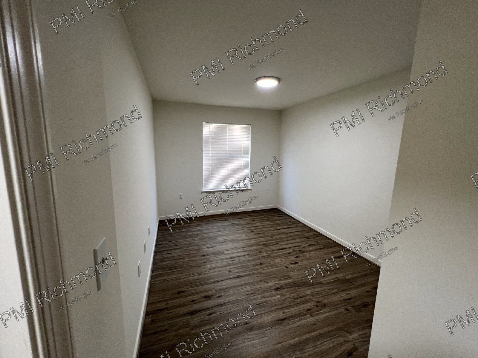 Desirable 2-Bedroom Corner Unit in The Villas Of Oakwood Community! property image