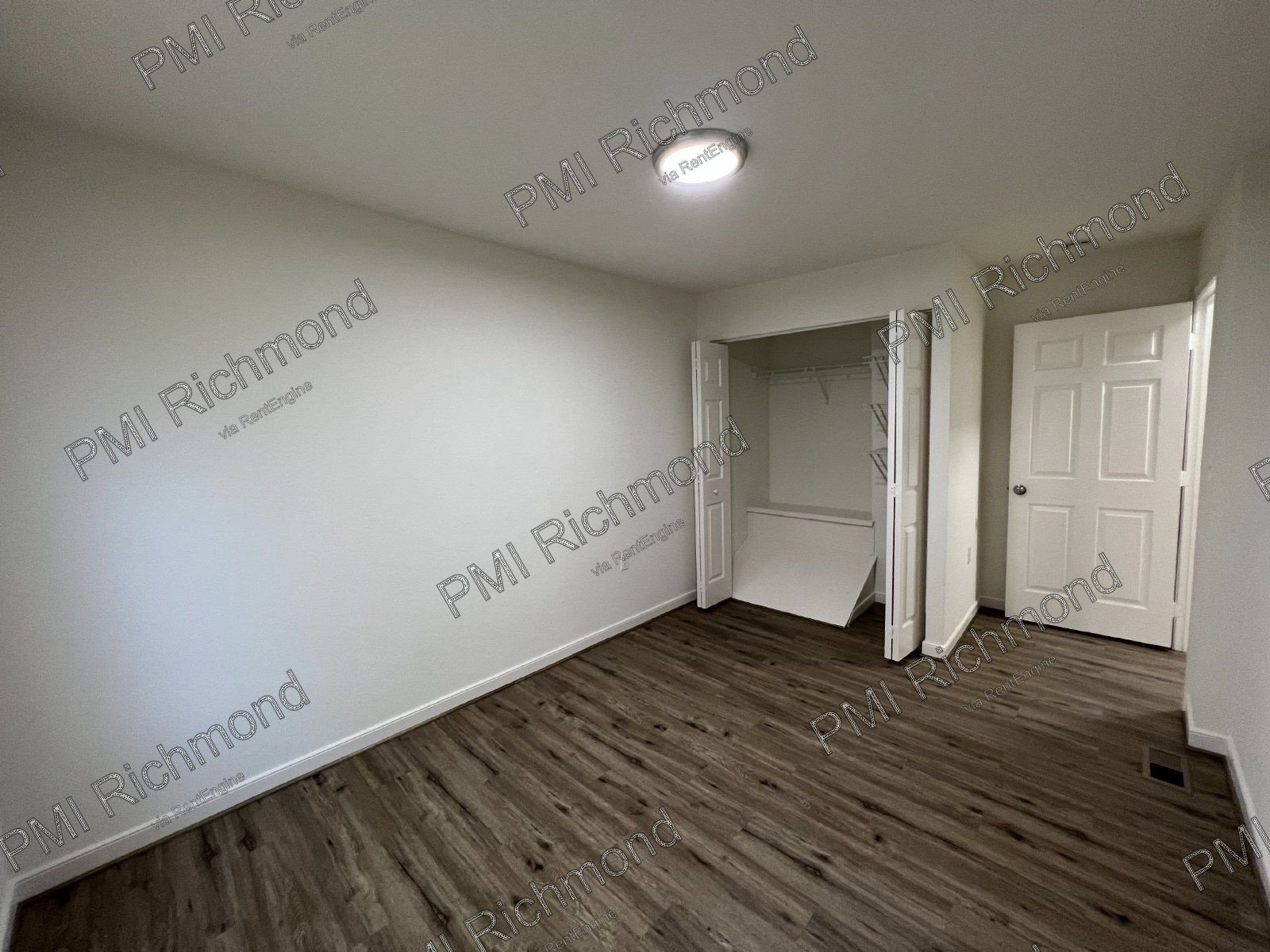 Desirable 2-Bedroom Corner Unit in The Villas Of Oakwood Community! property image
