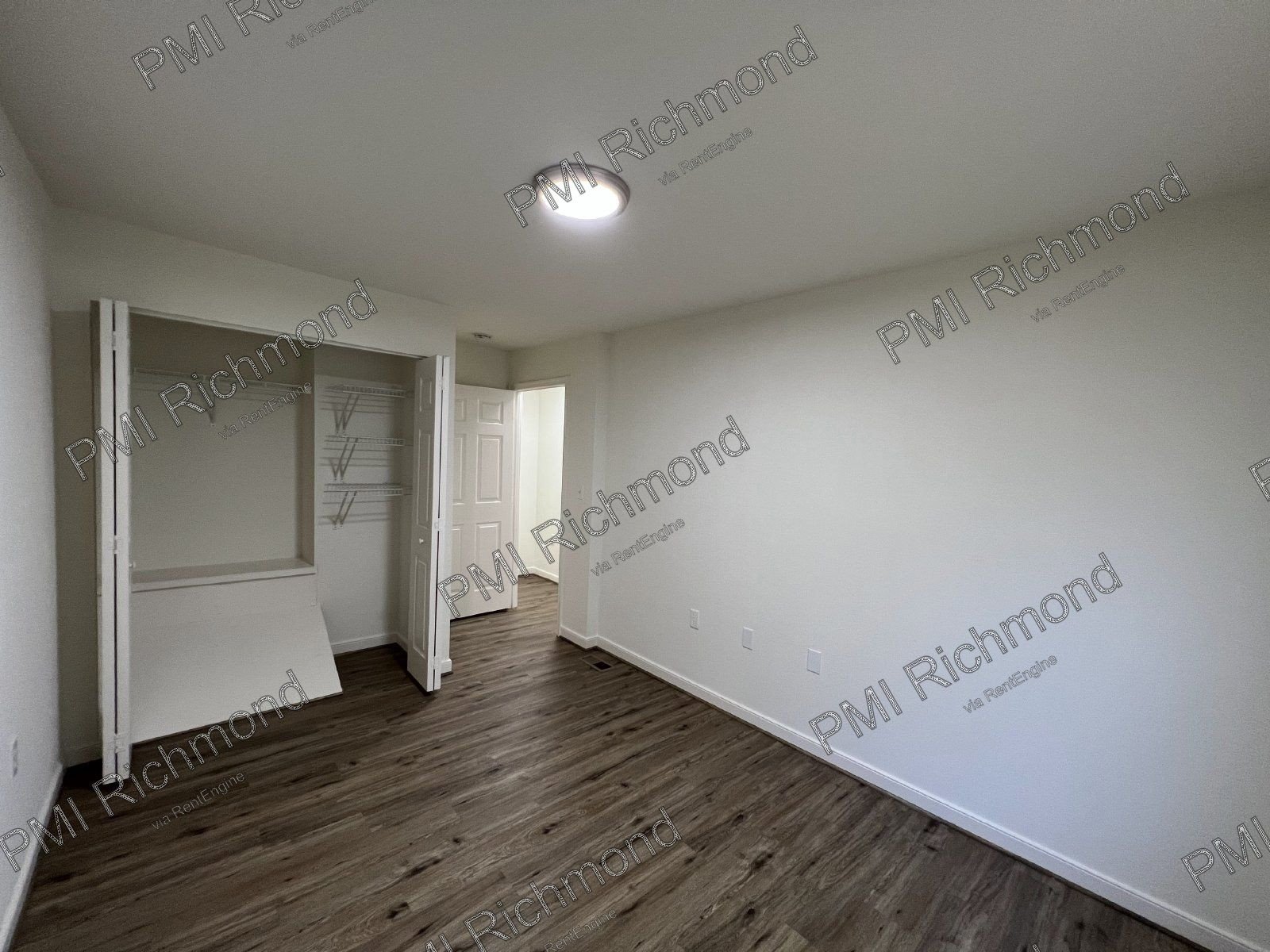 Desirable 2-Bedroom Corner Unit in The Villas Of Oakwood Community! property image