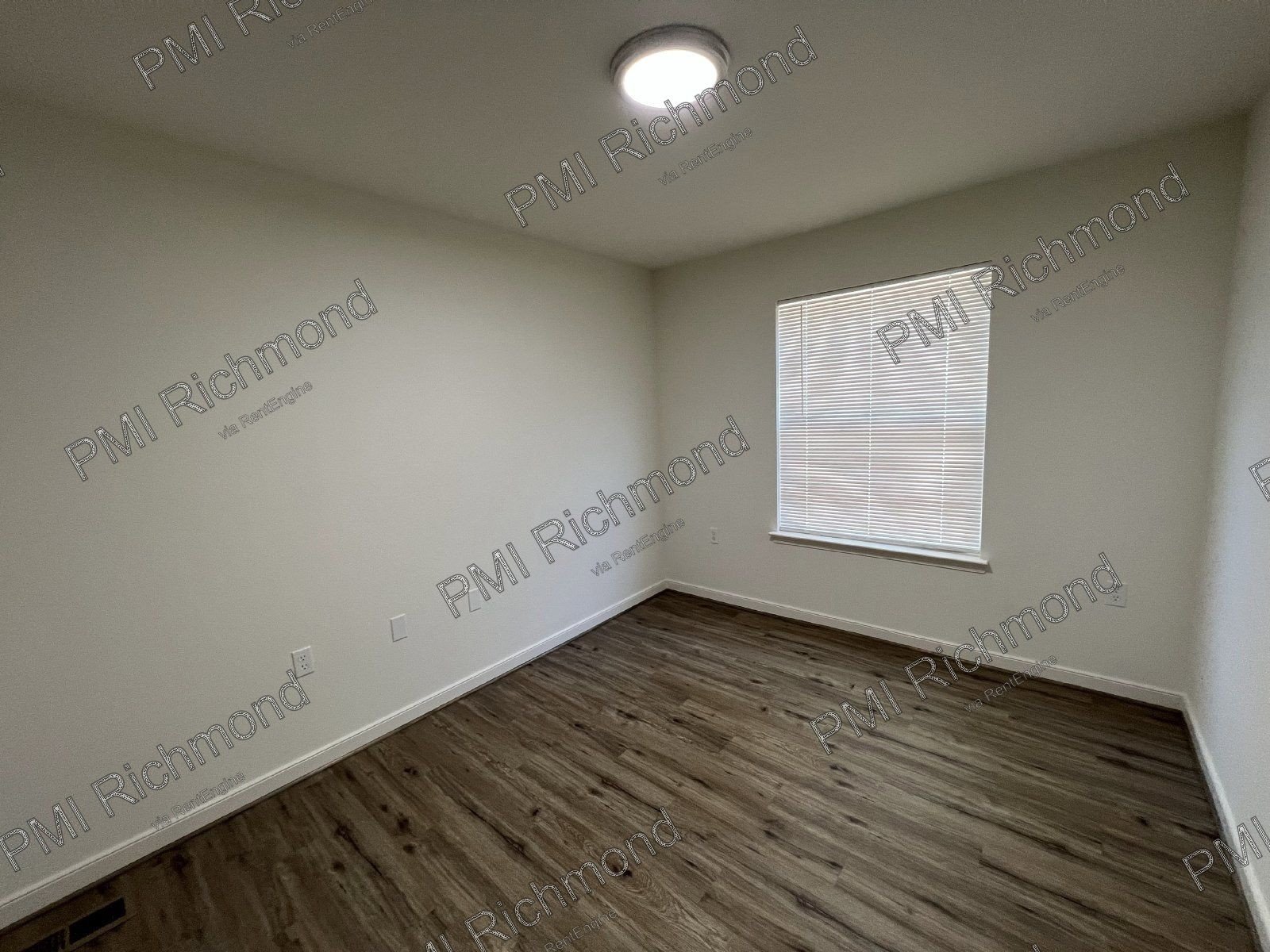 Desirable 2-Bedroom Corner Unit in The Villas Of Oakwood Community! property image