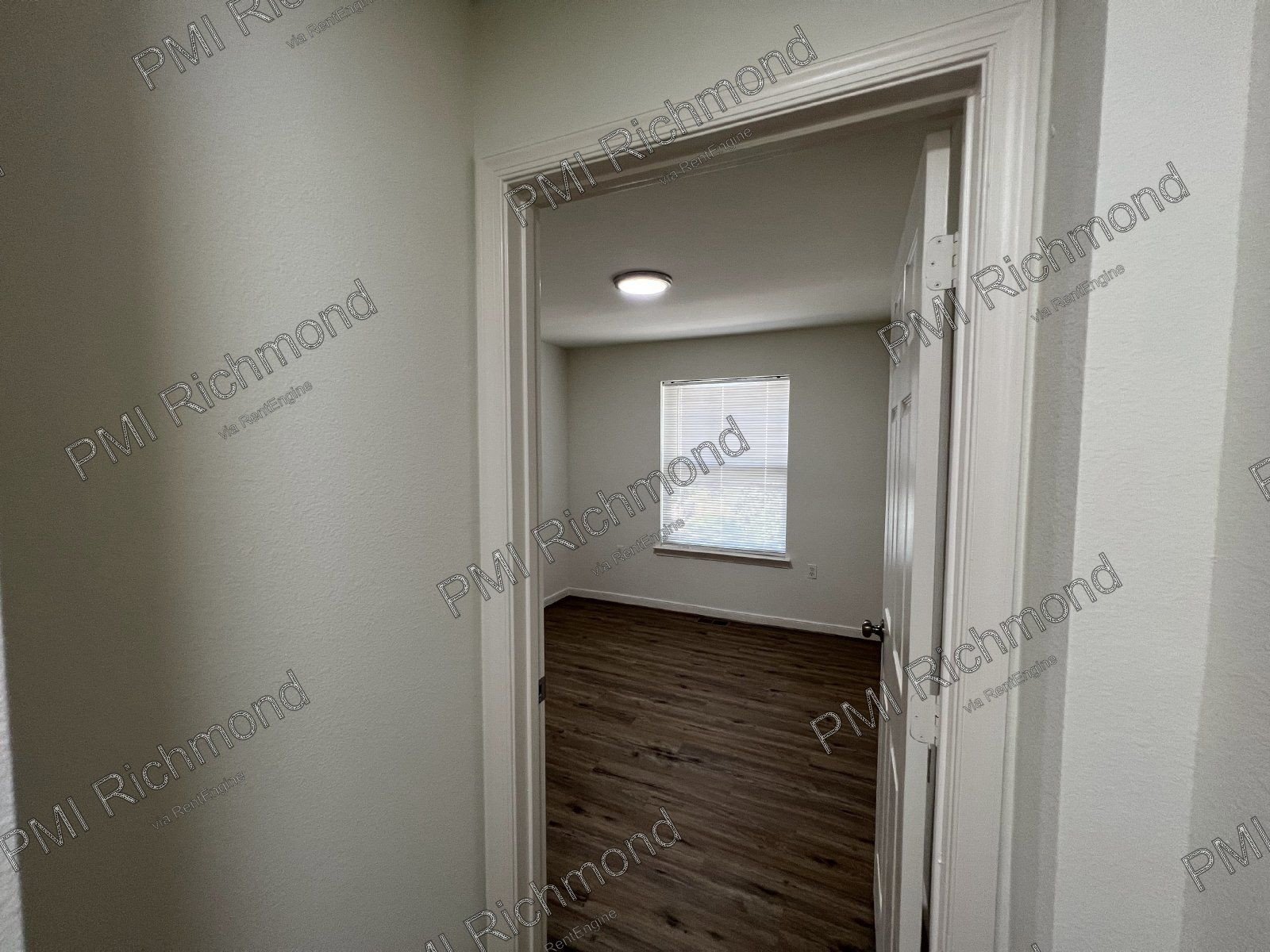 Desirable 2-Bedroom Corner Unit in The Villas Of Oakwood Community! property image