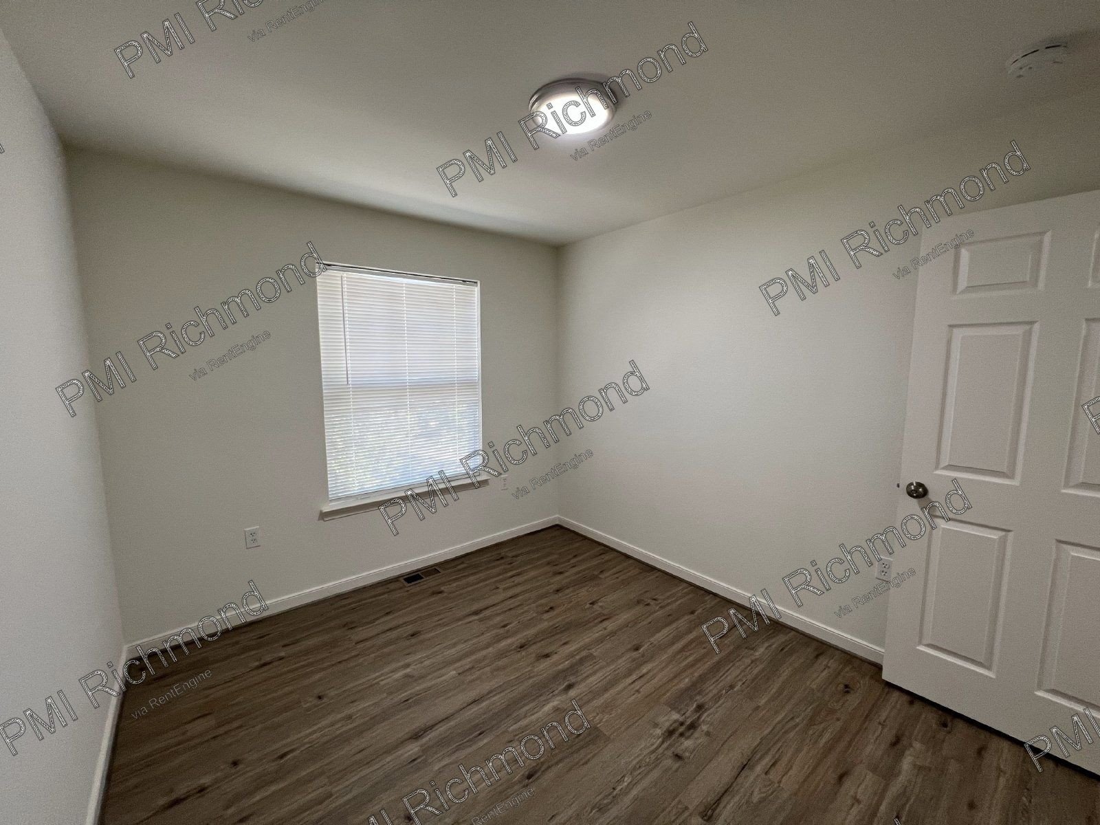 Desirable 2-Bedroom Corner Unit in The Villas Of Oakwood Community! property image
