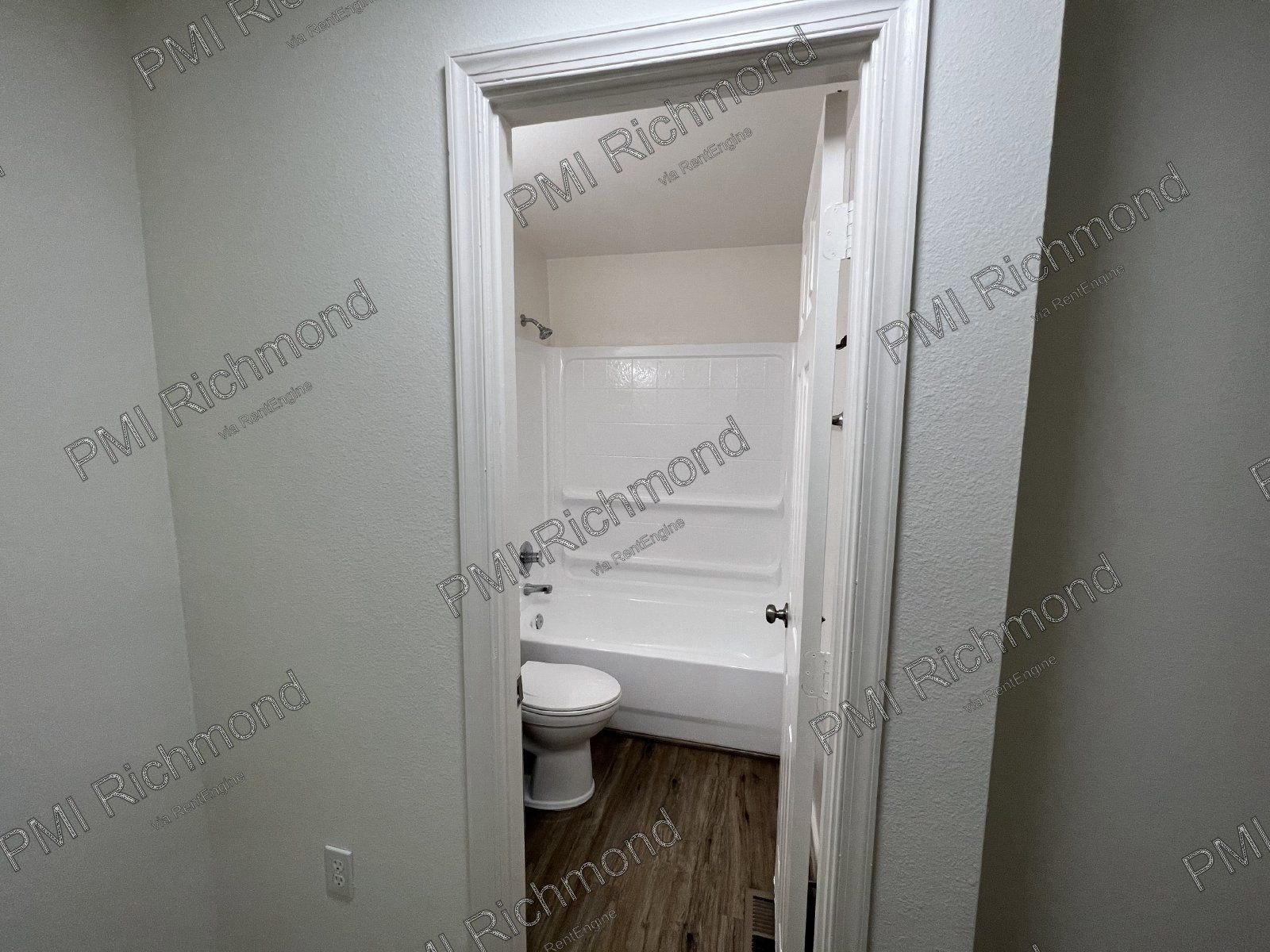 Desirable 2-Bedroom Corner Unit in The Villas Of Oakwood Community! property image