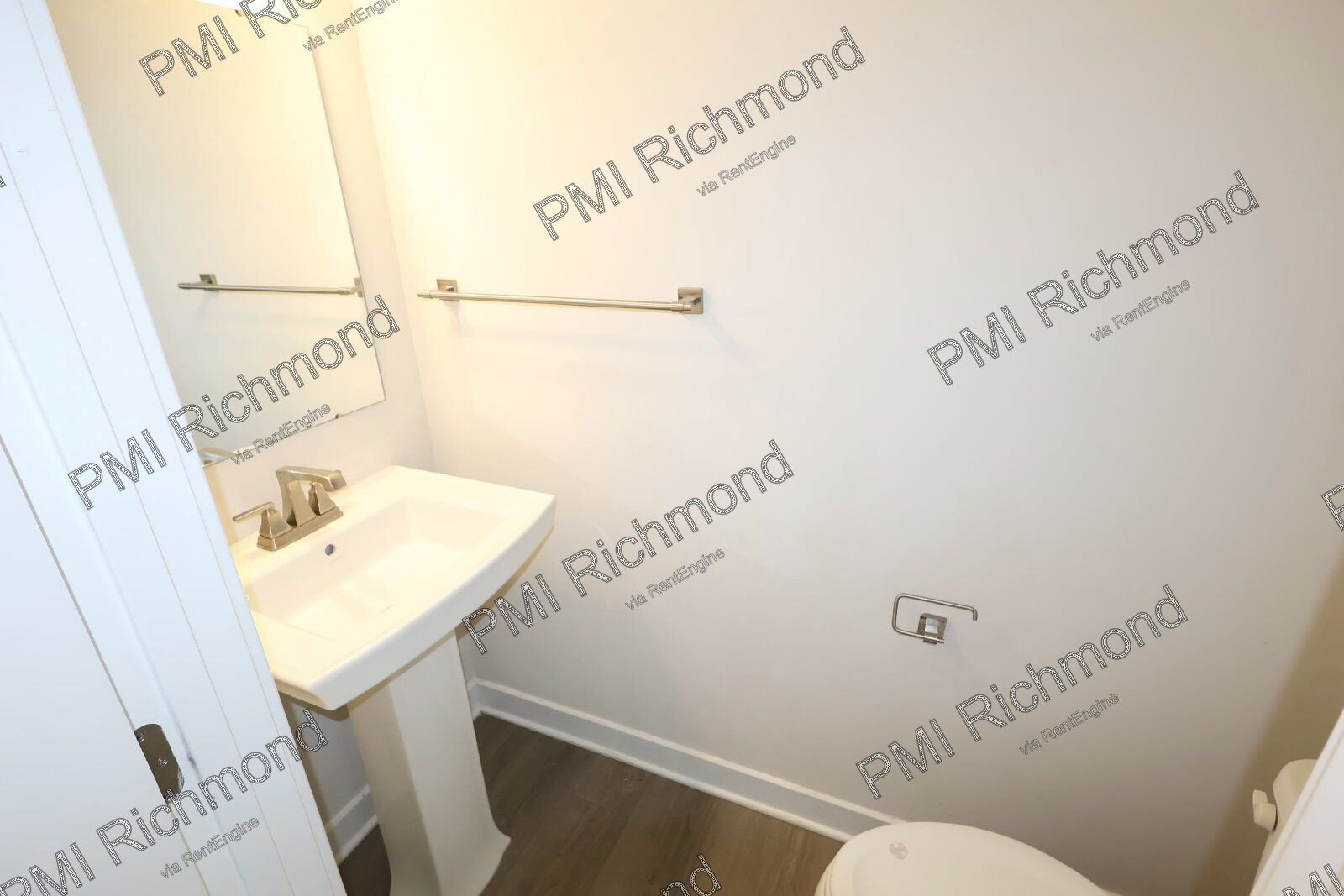 Discover Comfort and Style in This Spacious 3-Bed Townhouse in Chesterfield! property image