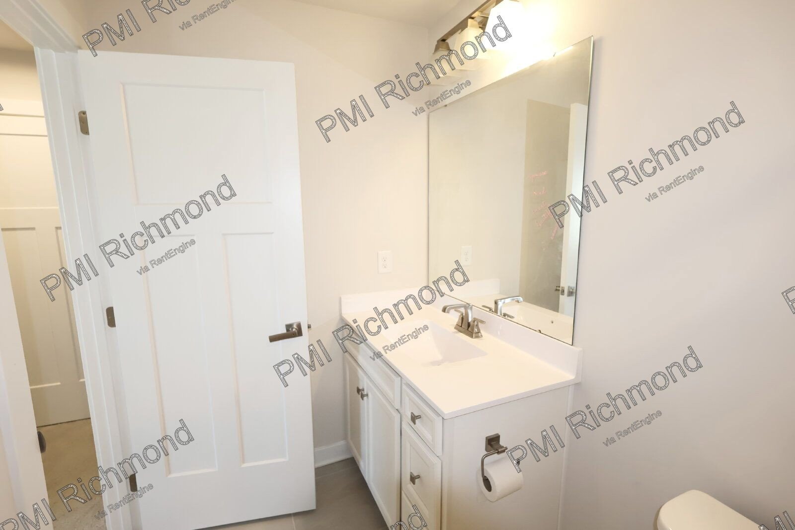 Discover Comfort and Style in This Spacious 3-Bed Townhouse in Chesterfield! property image