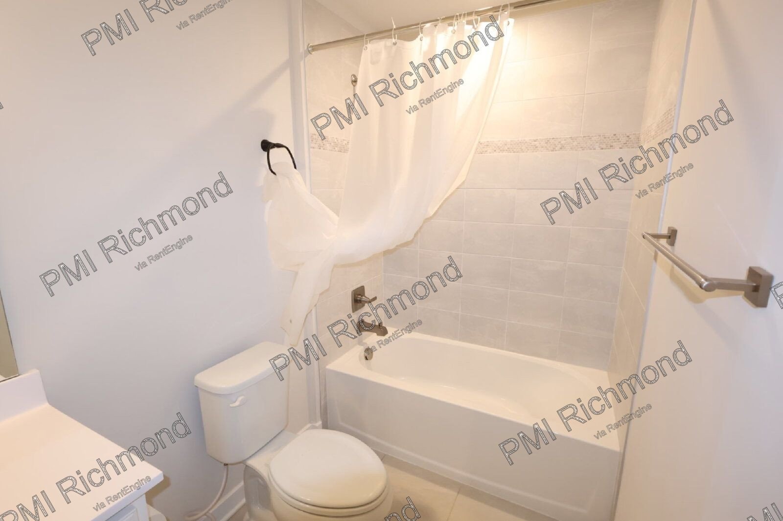Discover Comfort and Style in This Spacious 3-Bed Townhouse in Chesterfield! property image