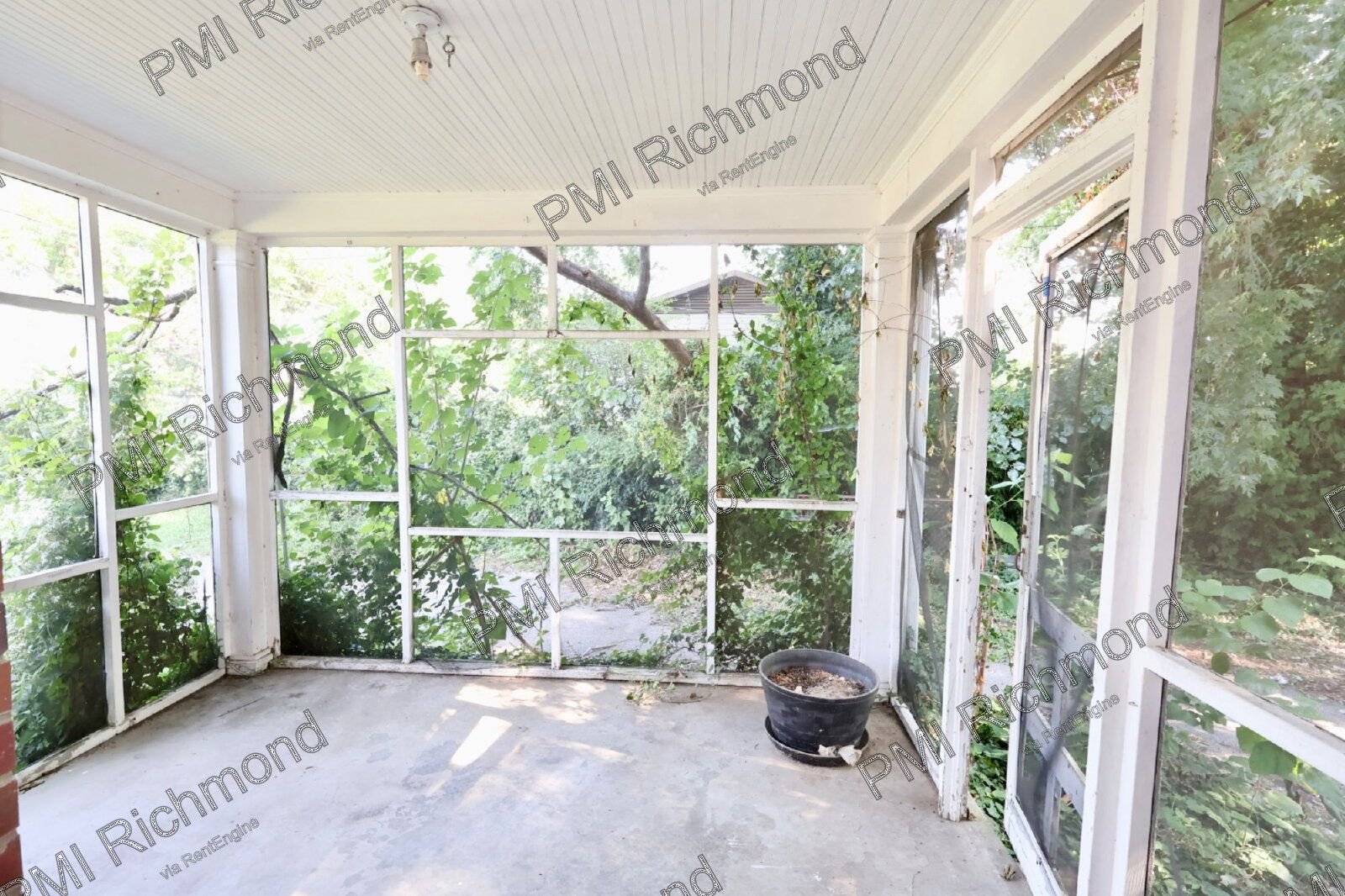 Charming 3-Bed Home with Brand New Flooring in Henrico! property image