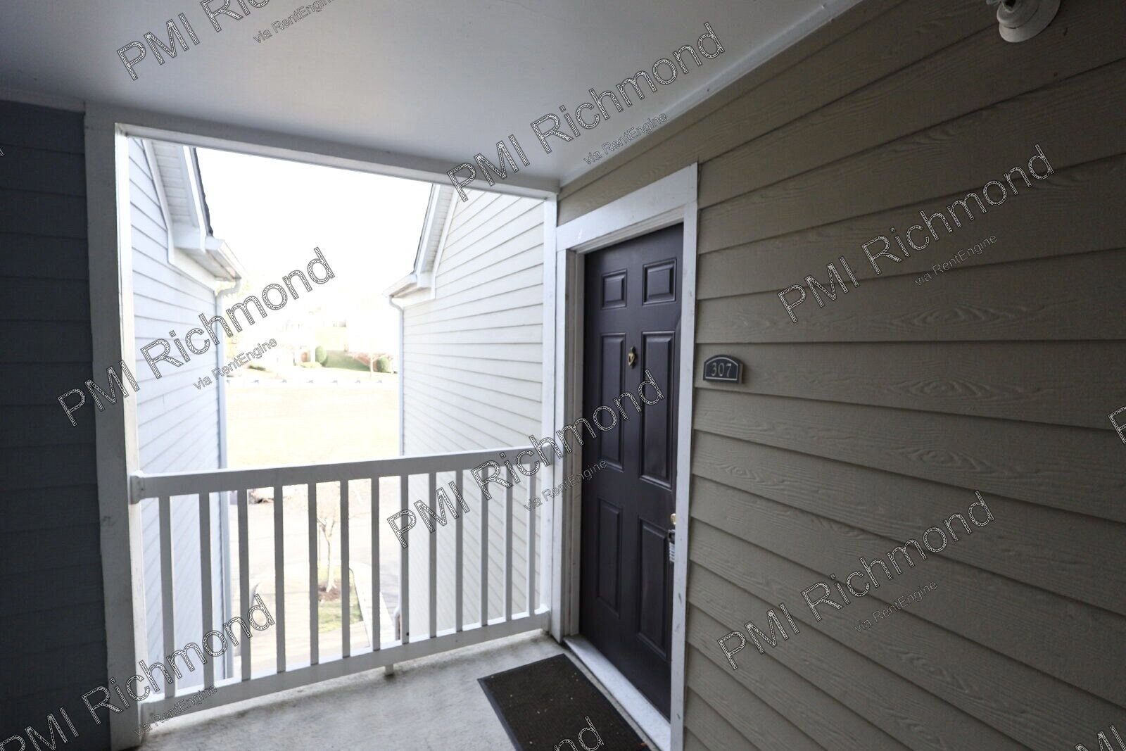 Well-Maintained Condo with a Loft in the Bristol Village At Charter Colony Subdivision of Chesterfield! property image