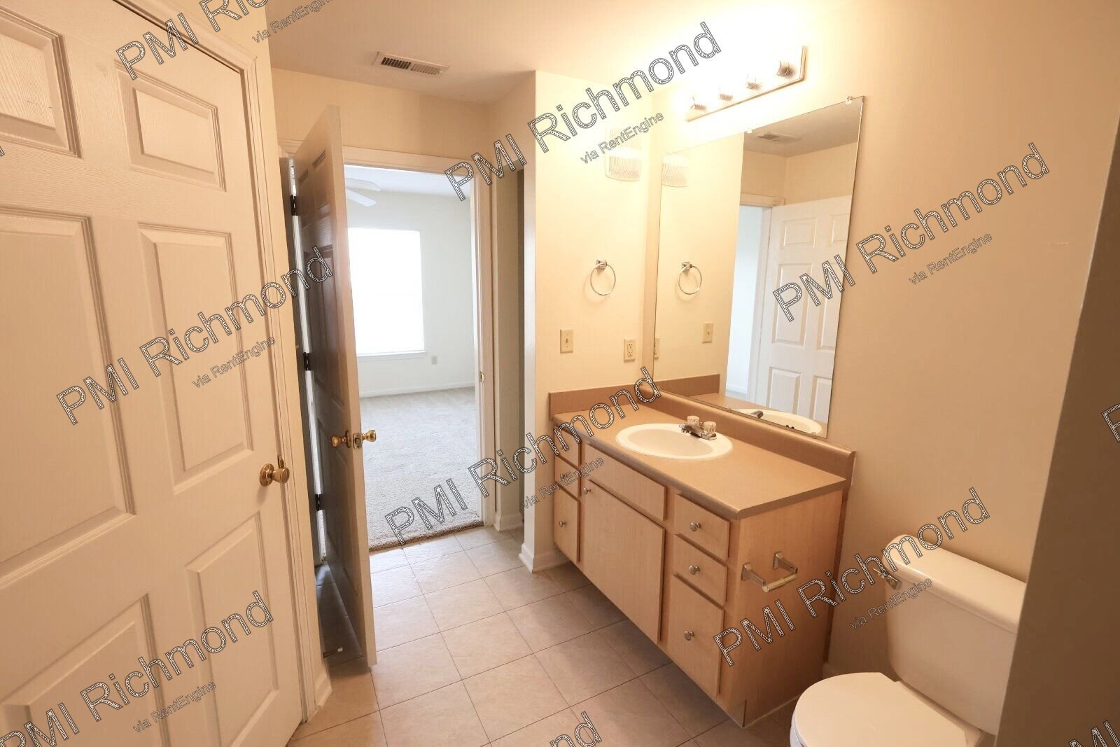 Well-Maintained Condo with a Loft in the Bristol Village At Charter Colony Subdivision of Chesterfield! property image