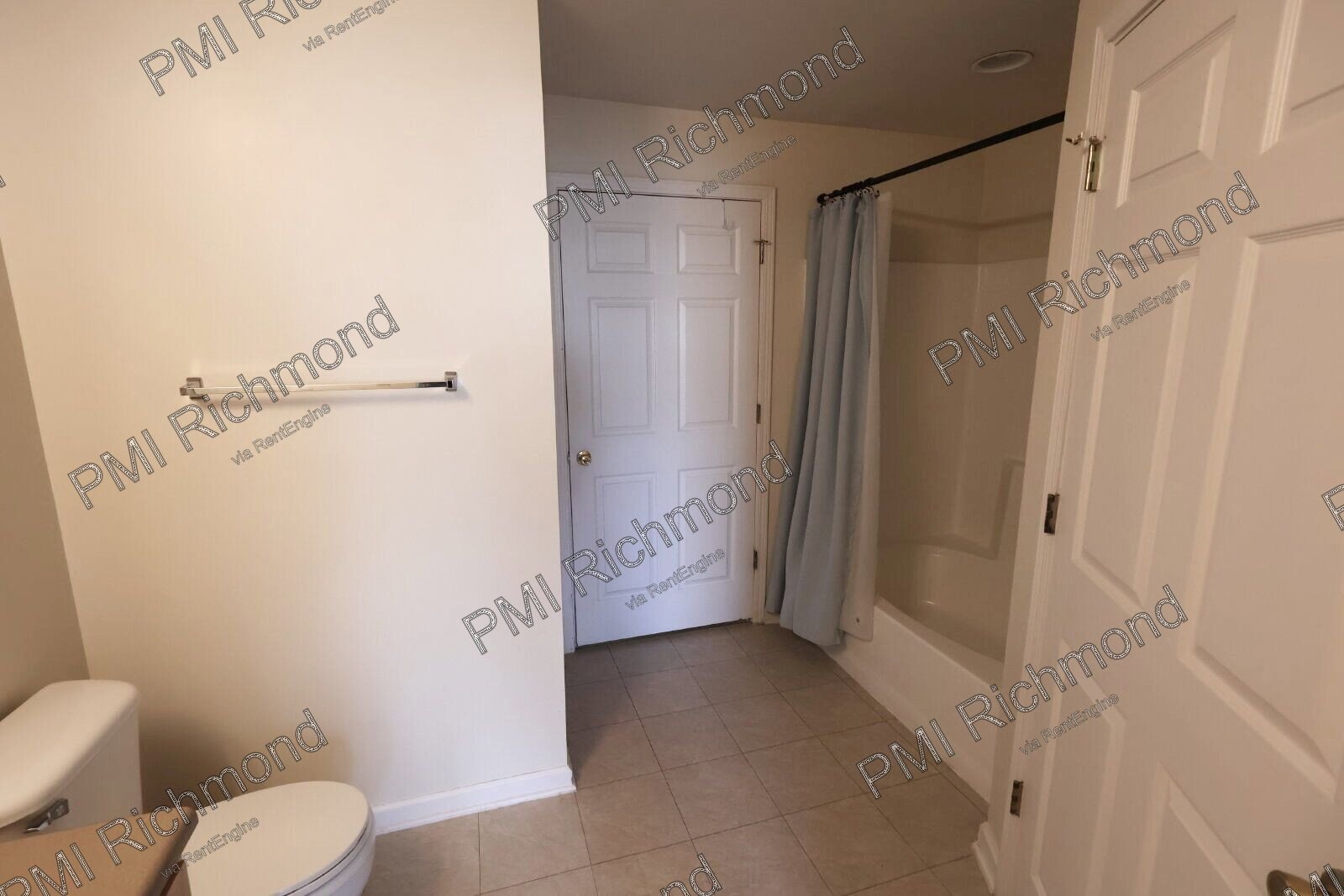 Well-Maintained Condo with a Loft in the Bristol Village At Charter Colony Subdivision of Chesterfield! property image
