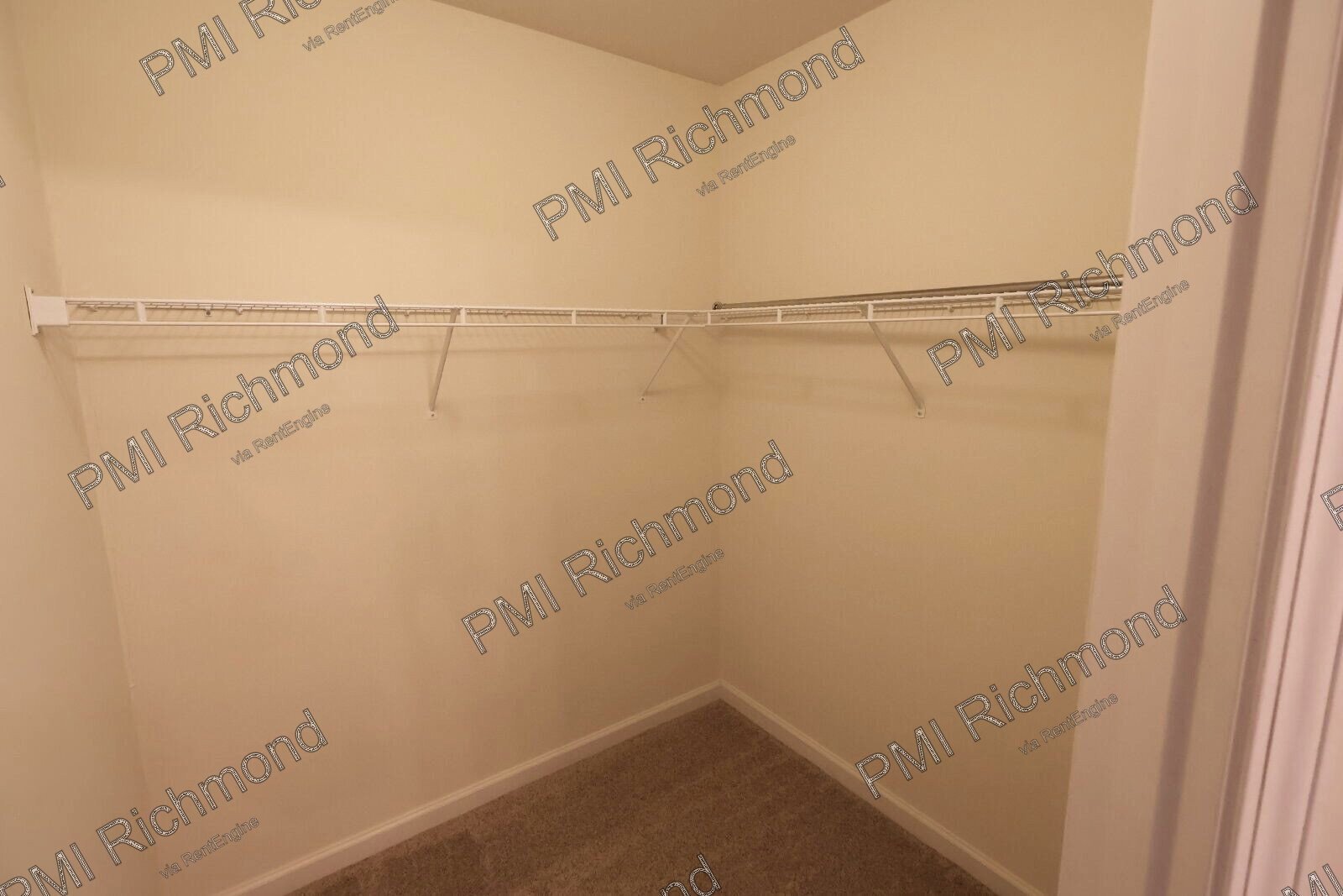 Well-Maintained Condo with a Loft in the Bristol Village At Charter Colony Subdivision of Chesterfield! property image