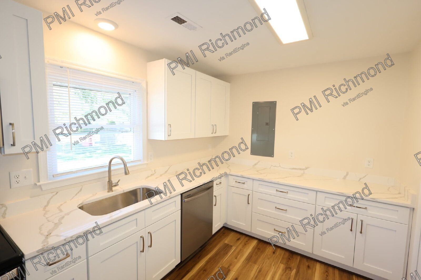 Modern & Beautiful 3-Bedroom Home with Spacious Layout in Chesterfield! property image
