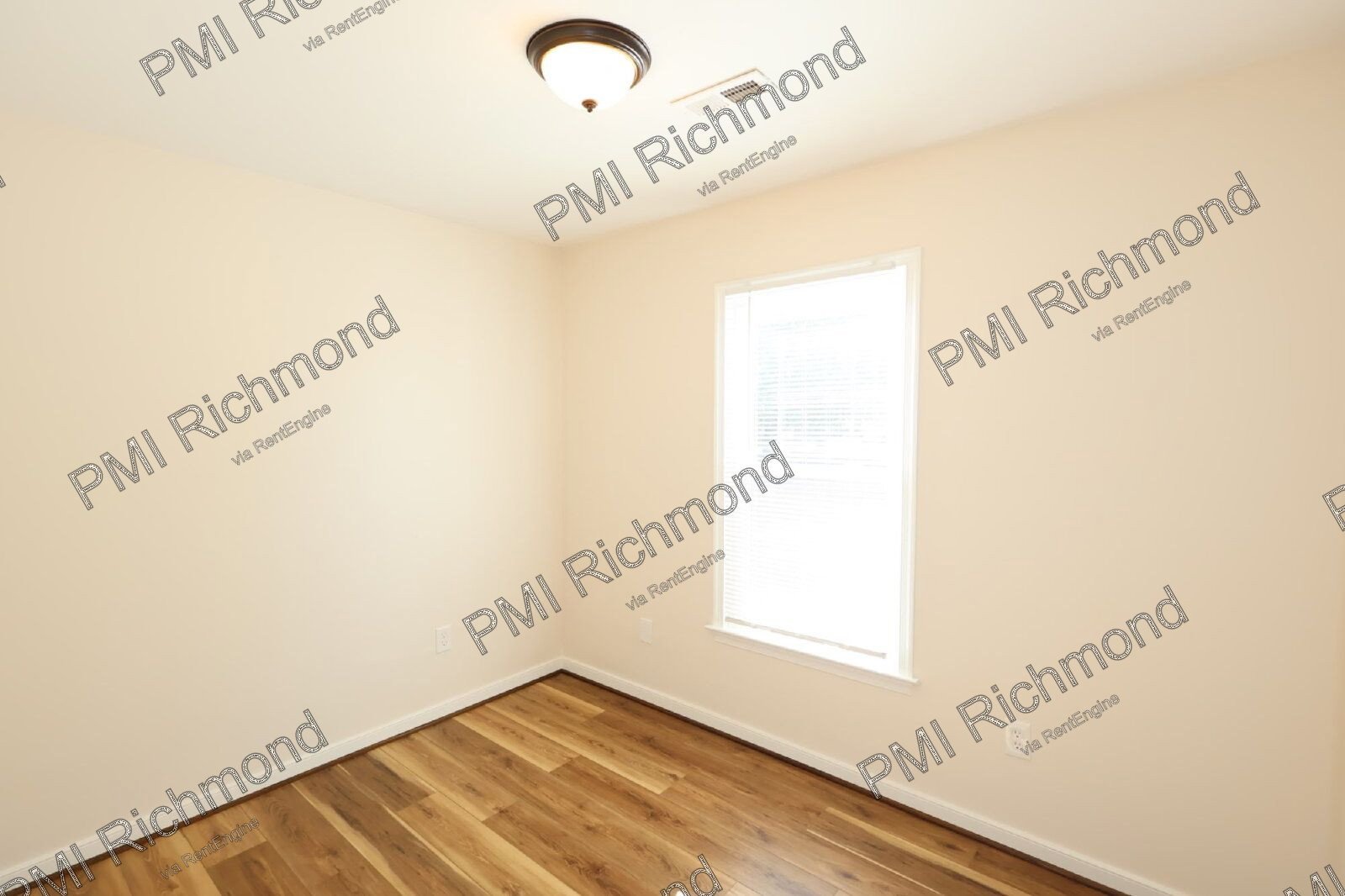 Modern & Beautiful 3-Bedroom Home with Spacious Layout in Chesterfield! property image