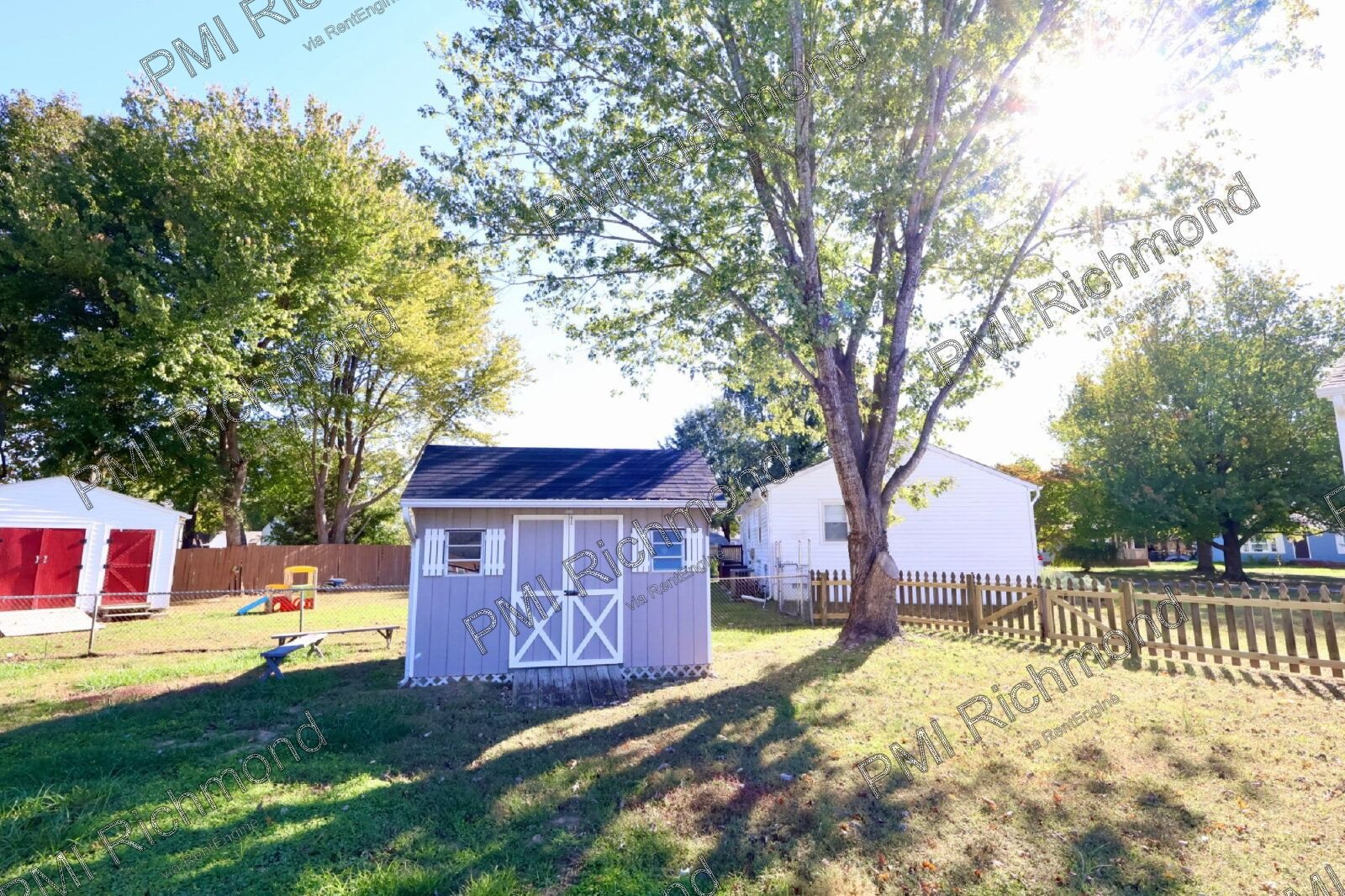 Modern & Beautiful 3-Bedroom Home with Spacious Layout in Chesterfield! property image
