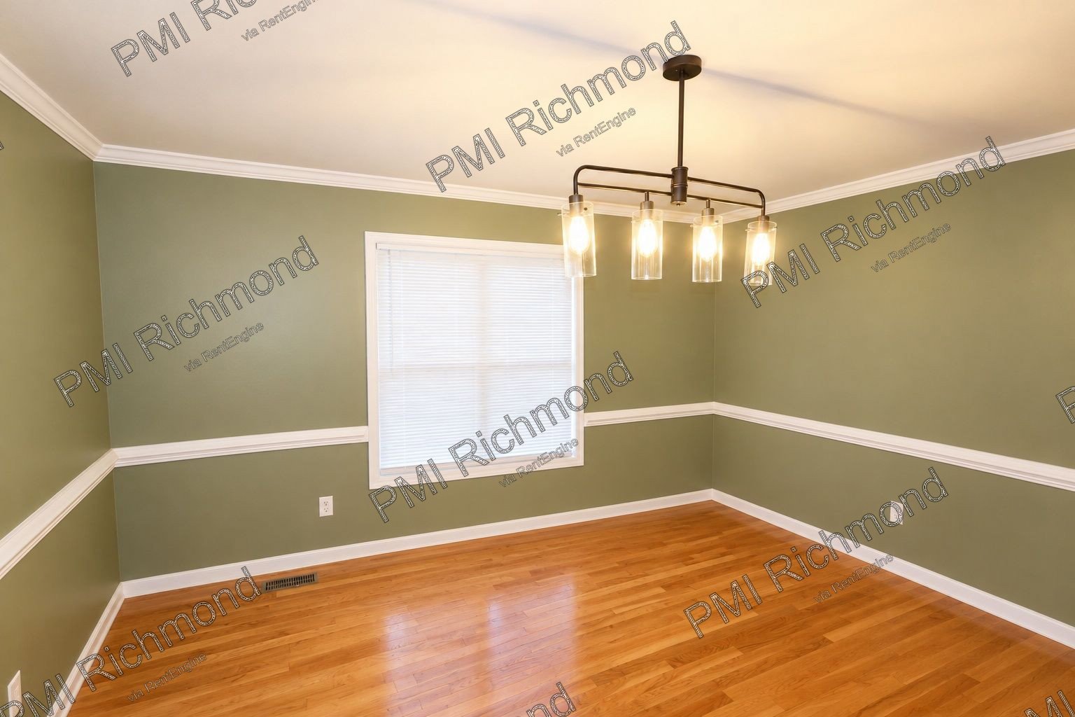 Cute & Cozy 4-Bed Haven in Chesterfield! property image