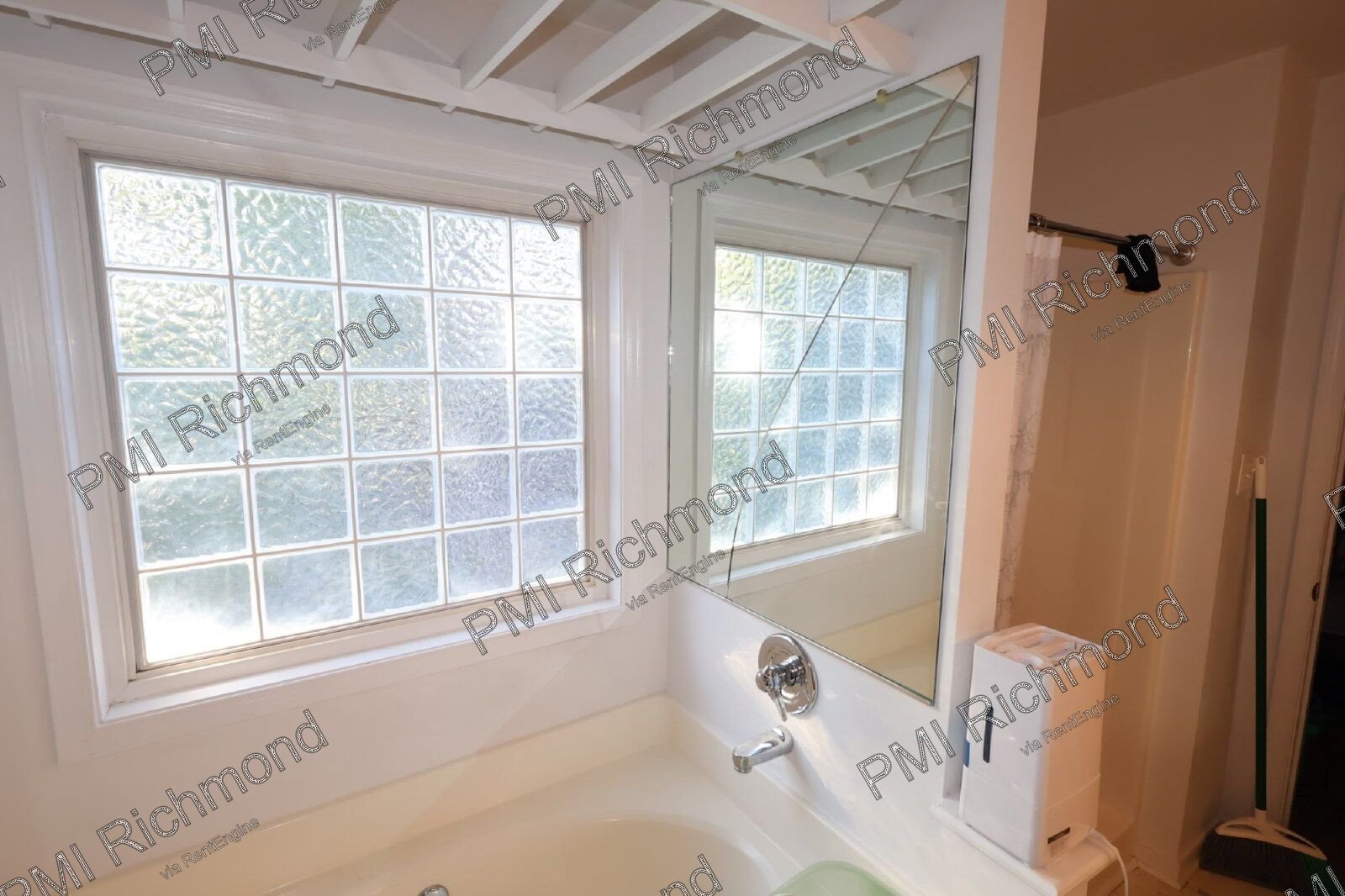 Cute & Cozy 4-Bed Haven in Chesterfield! property image