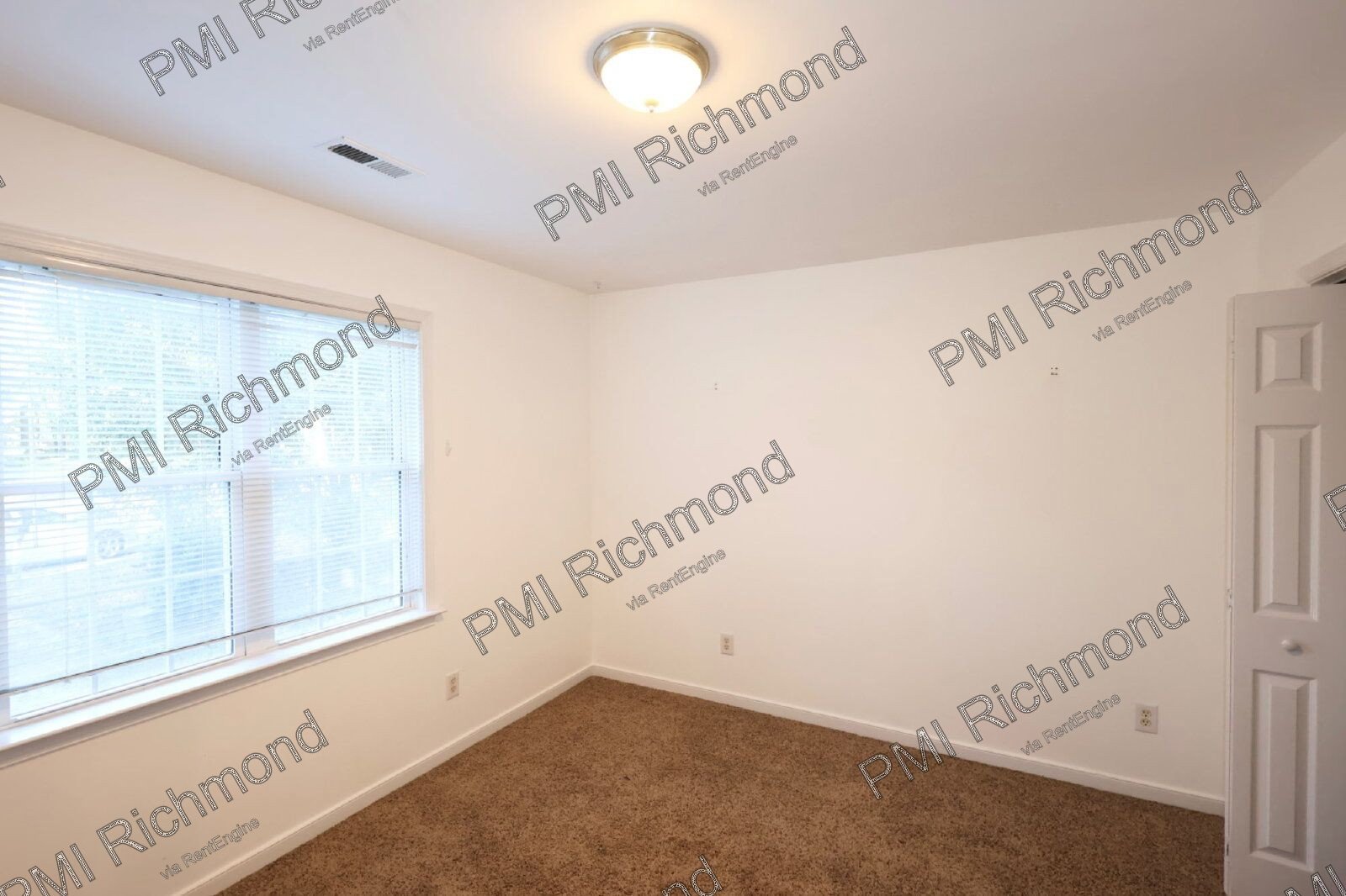 Cute & Cozy 4-Bed Haven in Chesterfield! property image