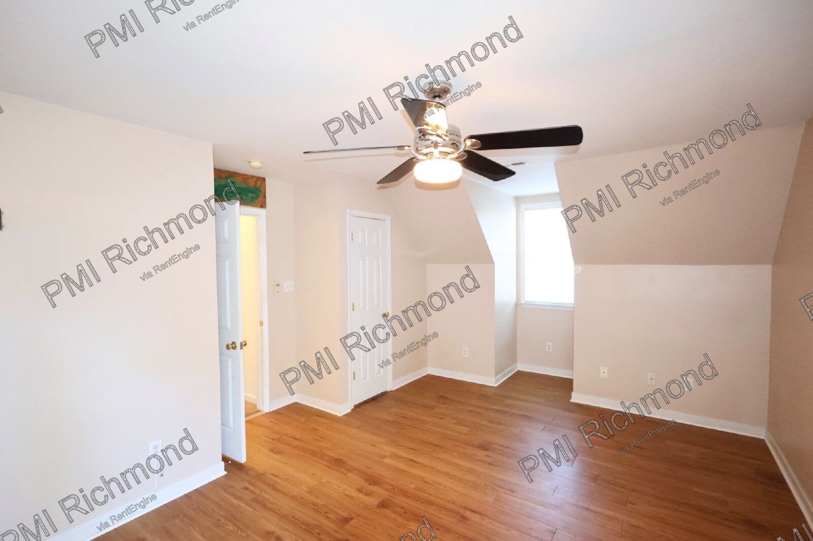 Cute & Cozy 4-Bed Haven in Chesterfield! property image
